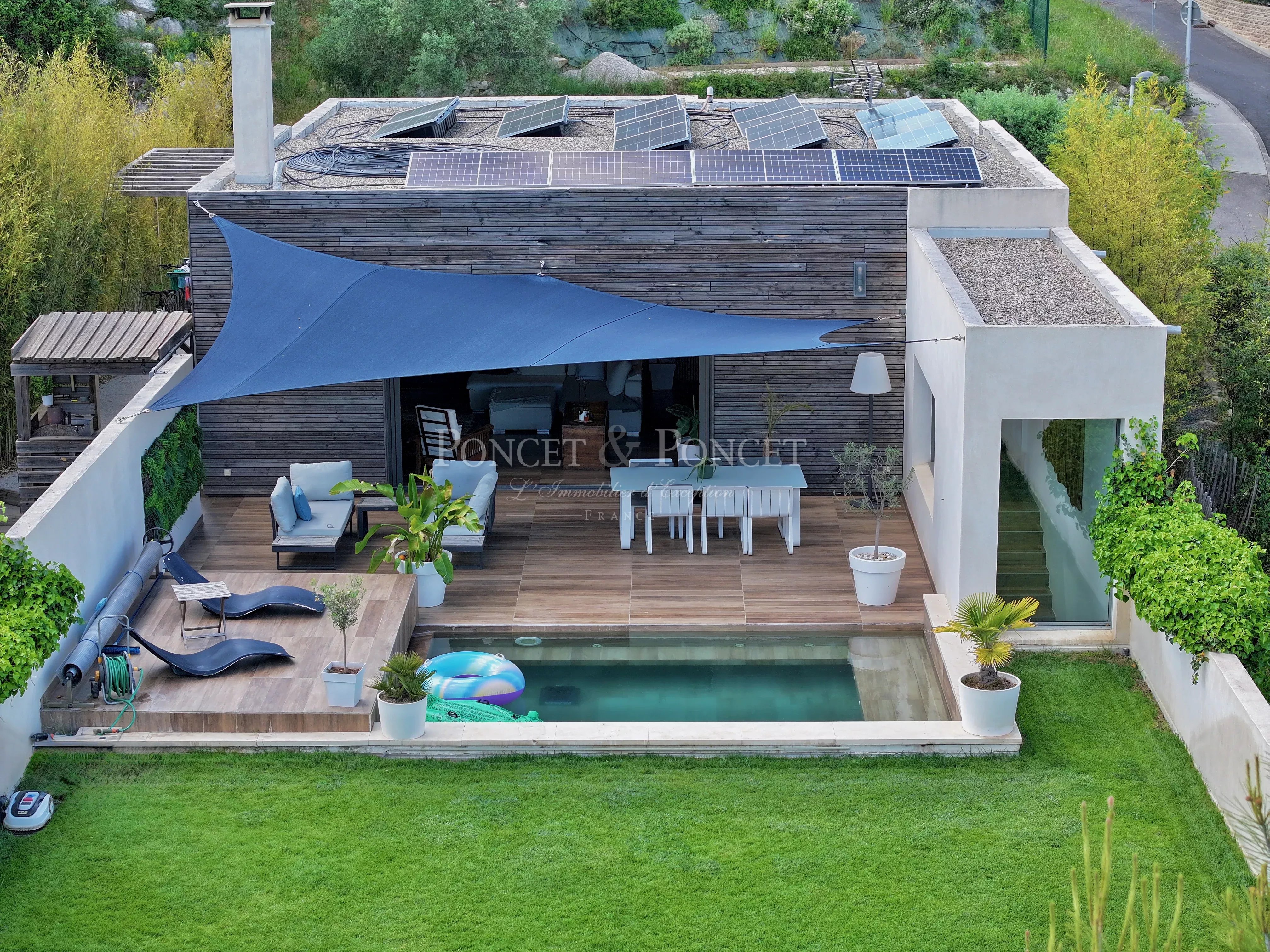 Maison moderne de standing avec piscine, jardin et prestations haut de gamme à Saint-Gély-du-Fesc