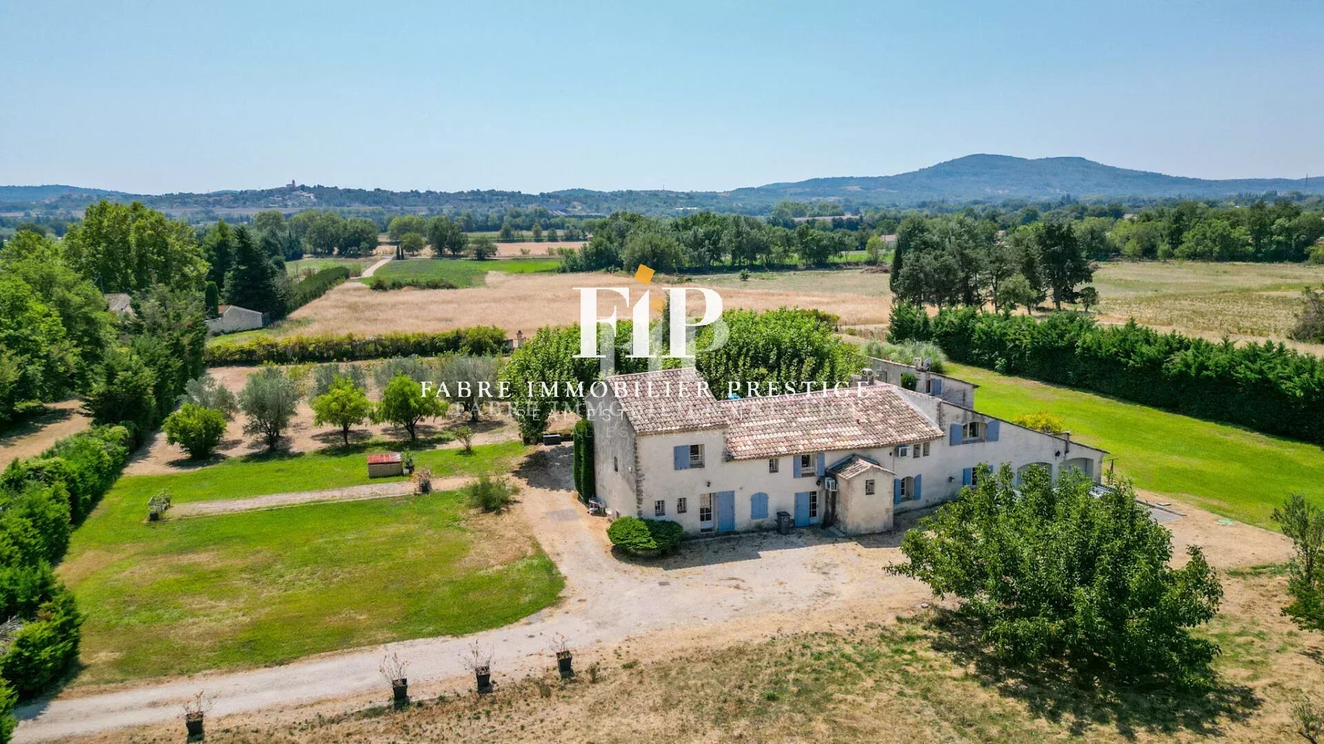 Mas/Magnanerie du XVIIIème siècle au coeur du Luberon - 490m2- Vues panoramiques proche Aix-en-Provence-Lourmarin et Avignon
