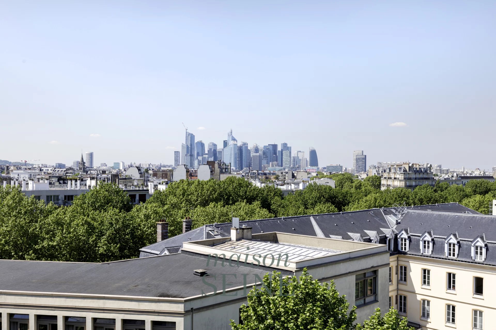 Exclusivité - Neuilly Full Pasteur - Ecole Bleue - Appartement étage élevé dans immeuble de grand standing - 2 chambres