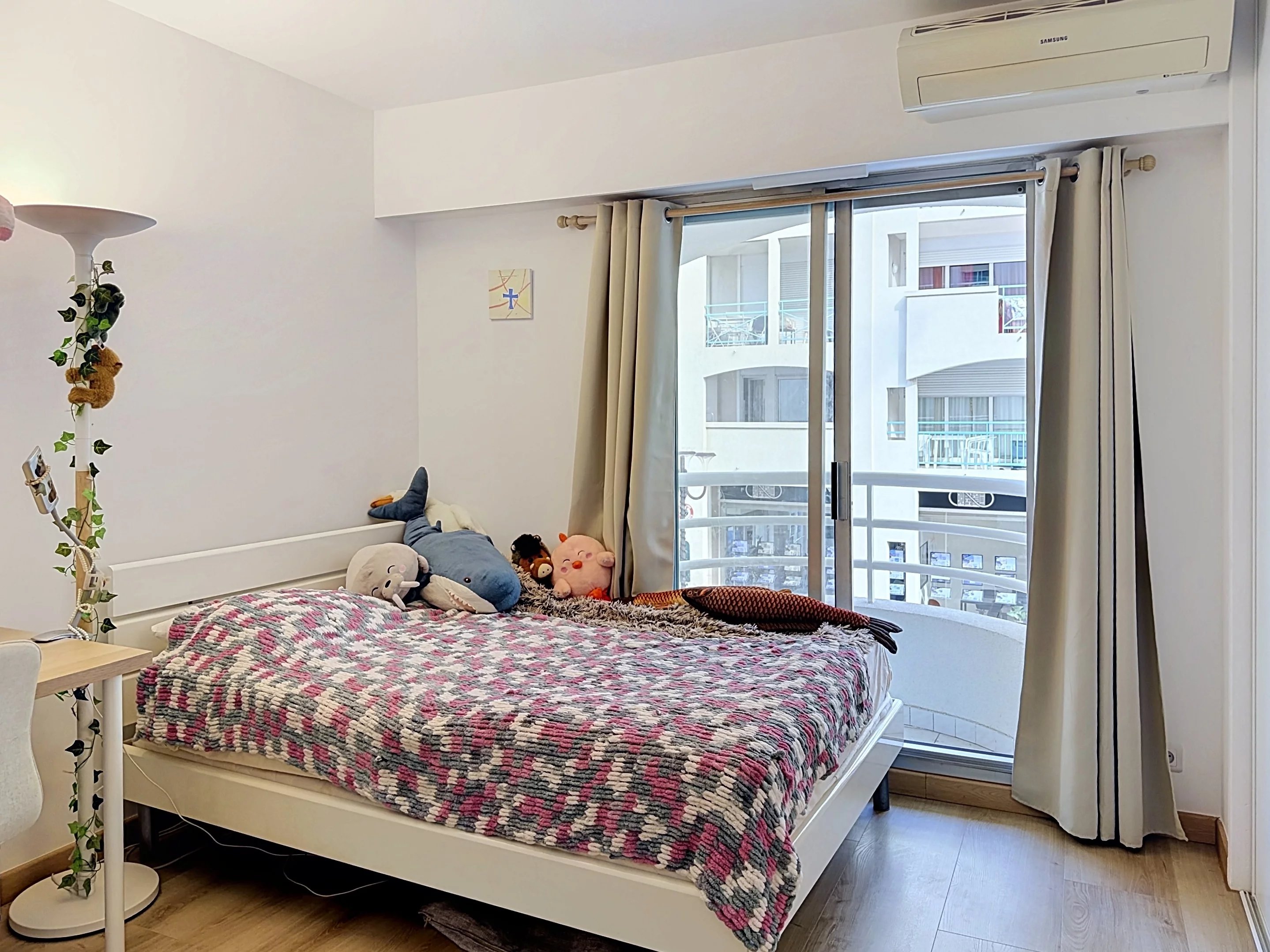 JUAN LES PINS - ENSEMBLE DE DEUX APPARTEMENTS – 102M2 - PISCINE PARC