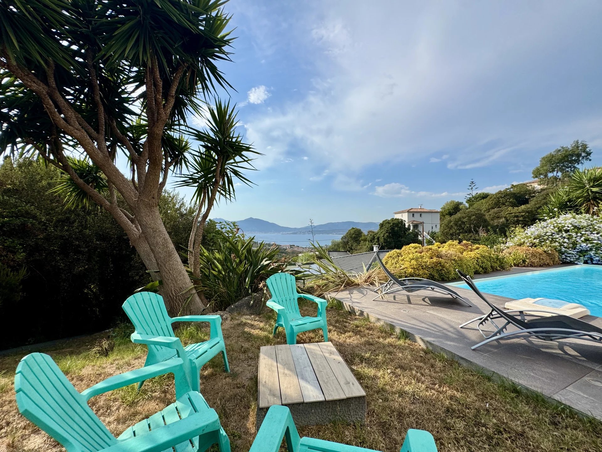 PORTICCIO – VILLA AVEC PISCINE ET VUE PANORAMIQUE SUR LE GOLFE D’AJACCIO