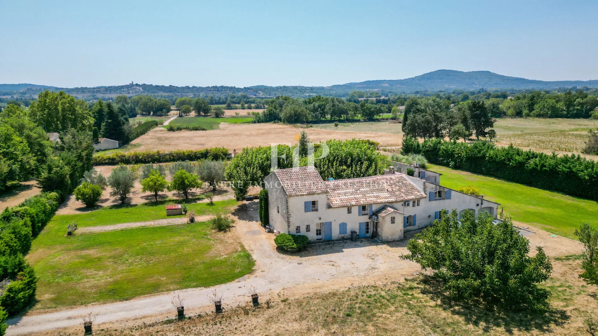 Mas/Magnanerie du XVIIIème siècle au coeur du Luberon - 490m2- Vues panoramiques proche Aix-en-Provence-Lourmarin et Avignon