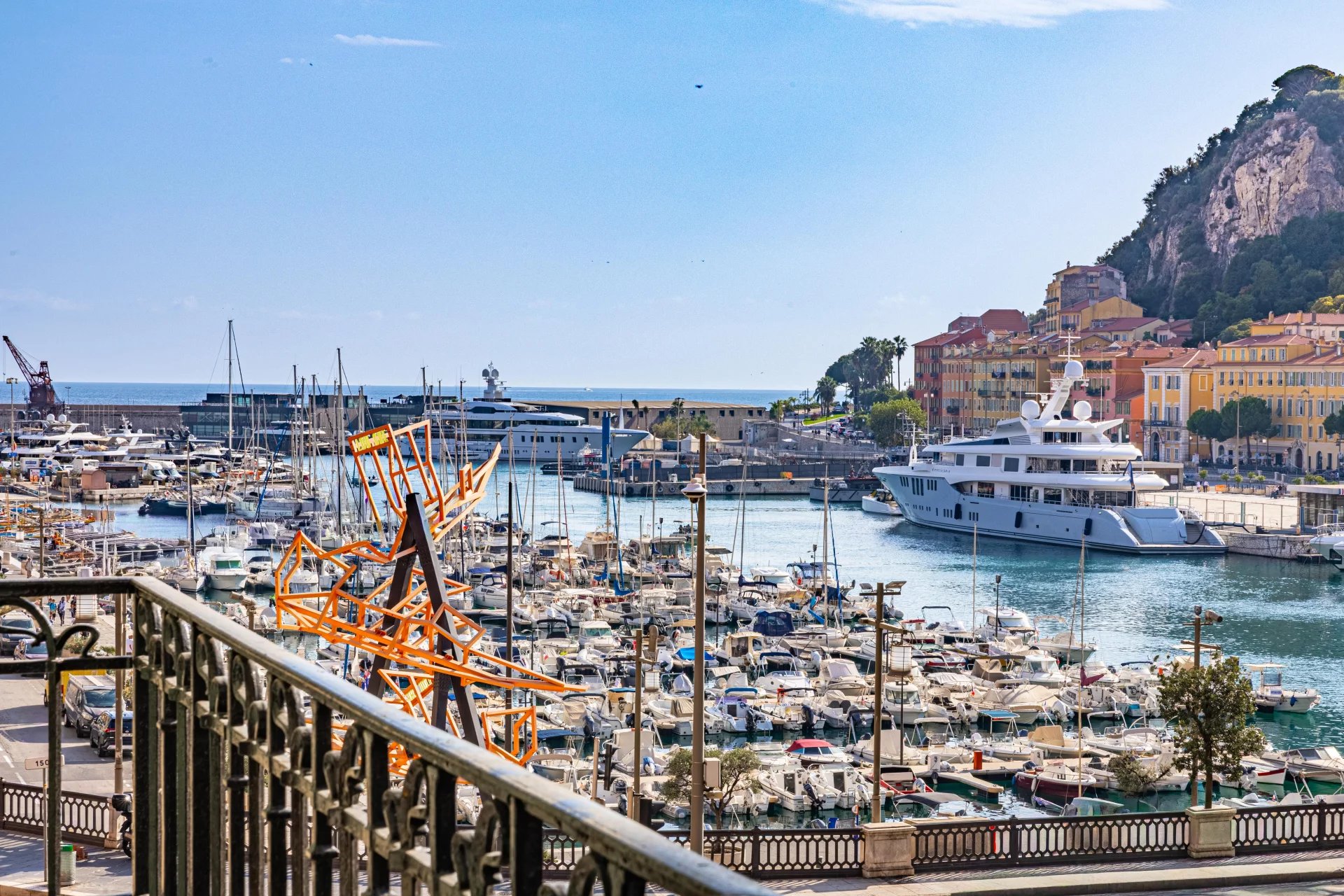 Nice - Le Port - Exceptionnel appartement 4 pièces rénové – Balcon avec vue Port