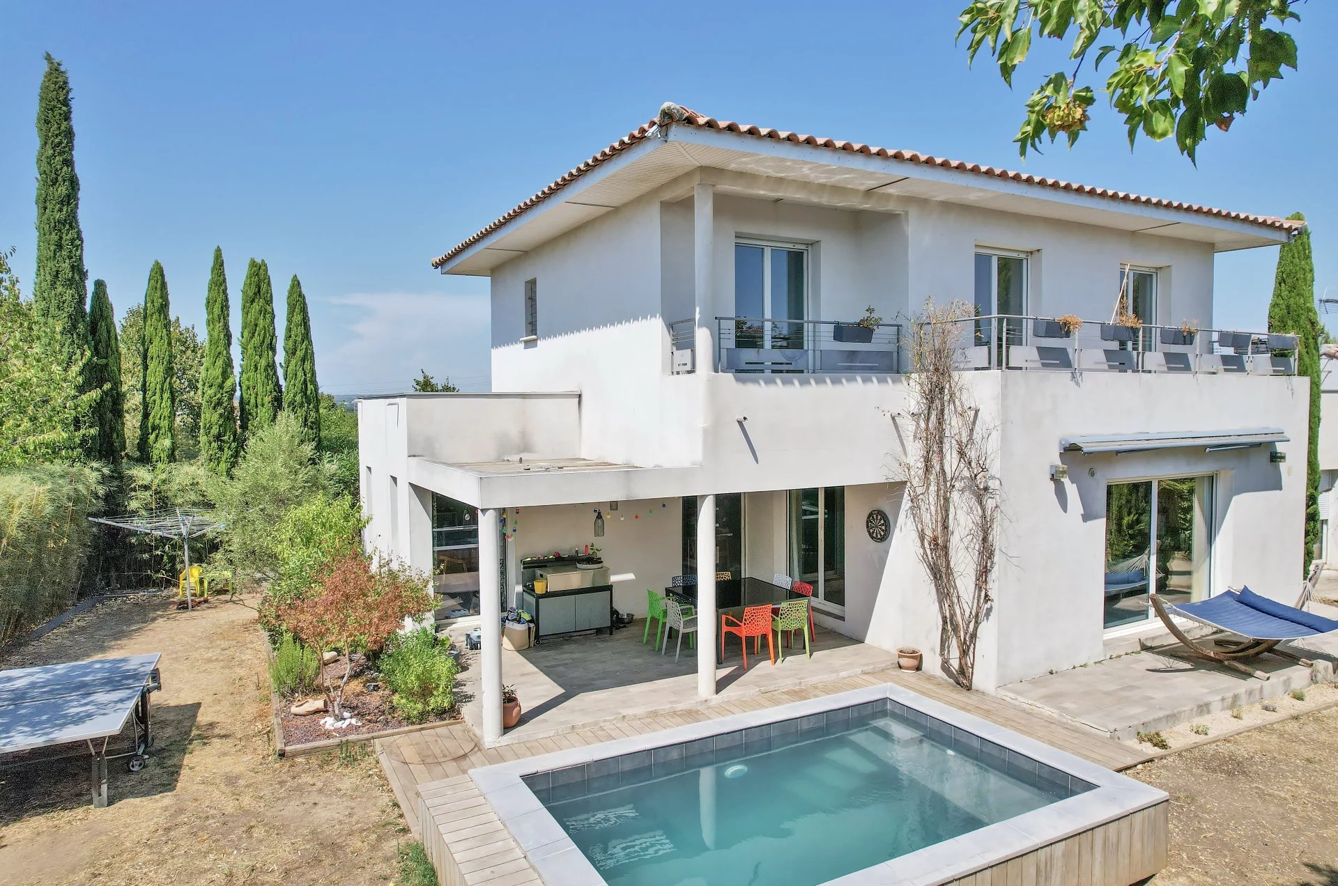 Belle villa contemporaine avec bassin à Bouillargeus en périphérie de Nîmes