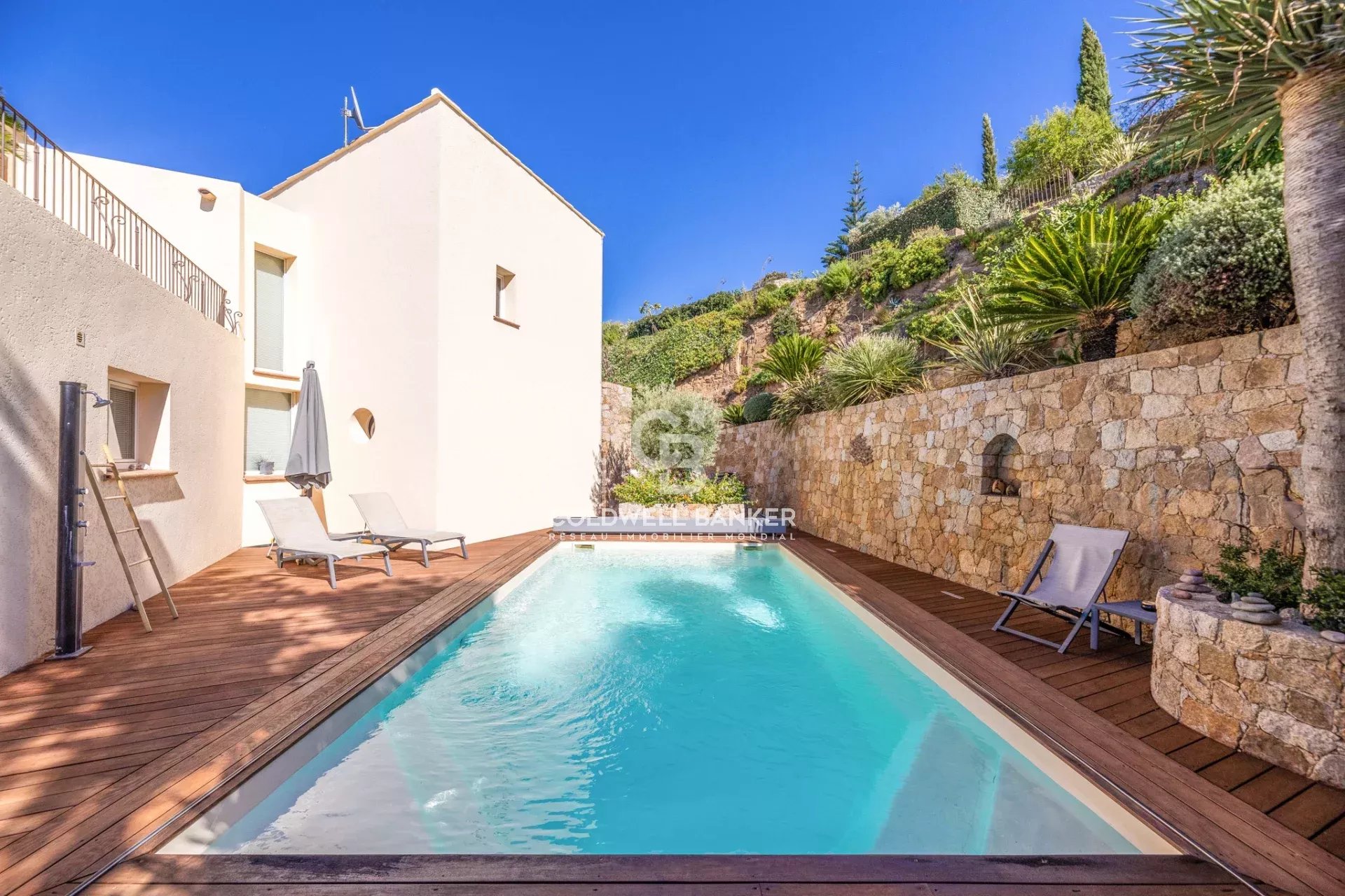 L'Île-Rousse – Exceptional villa facing the Pietra islands