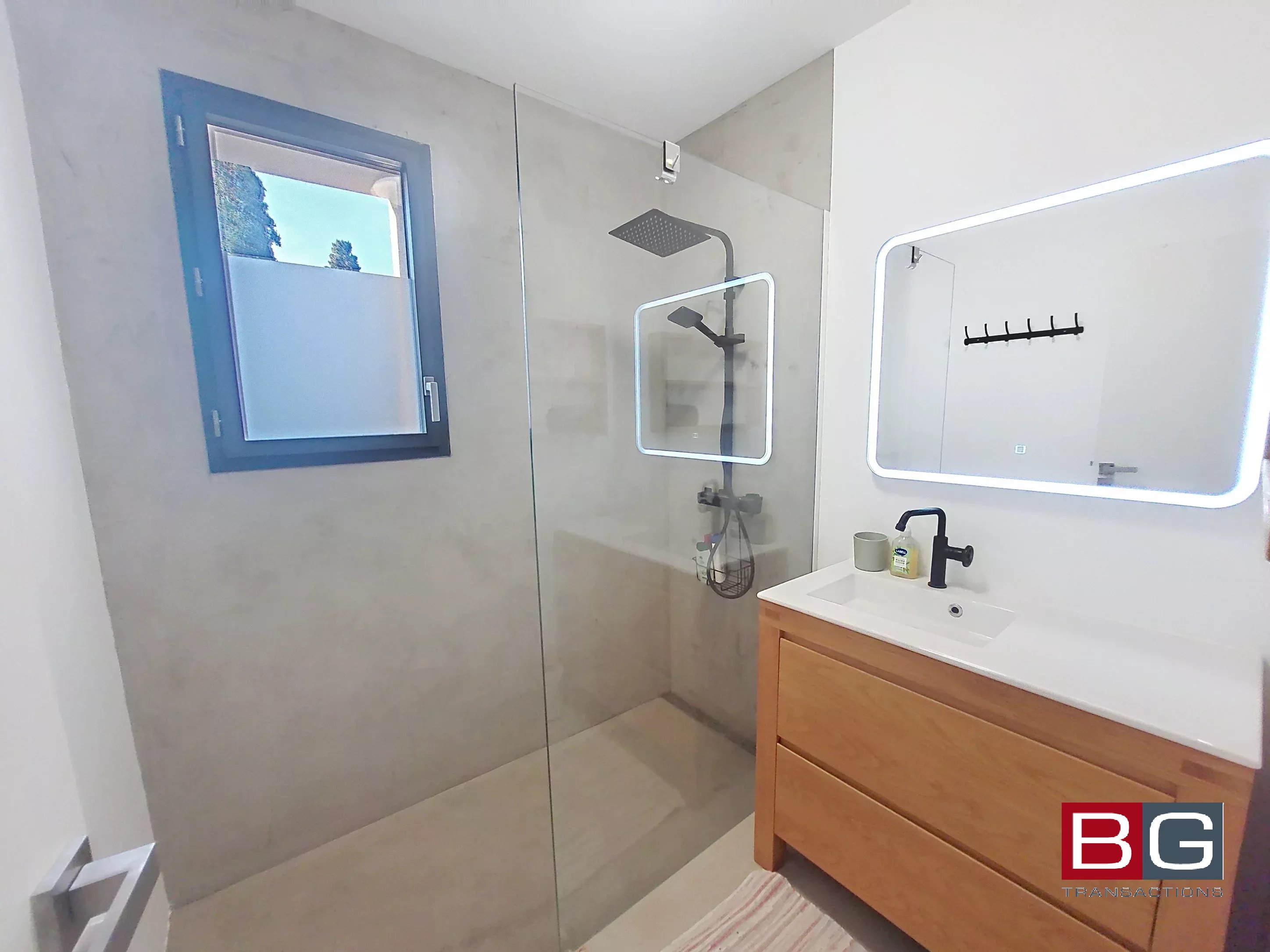Vallauris "proche centre" Villa de style contemporain