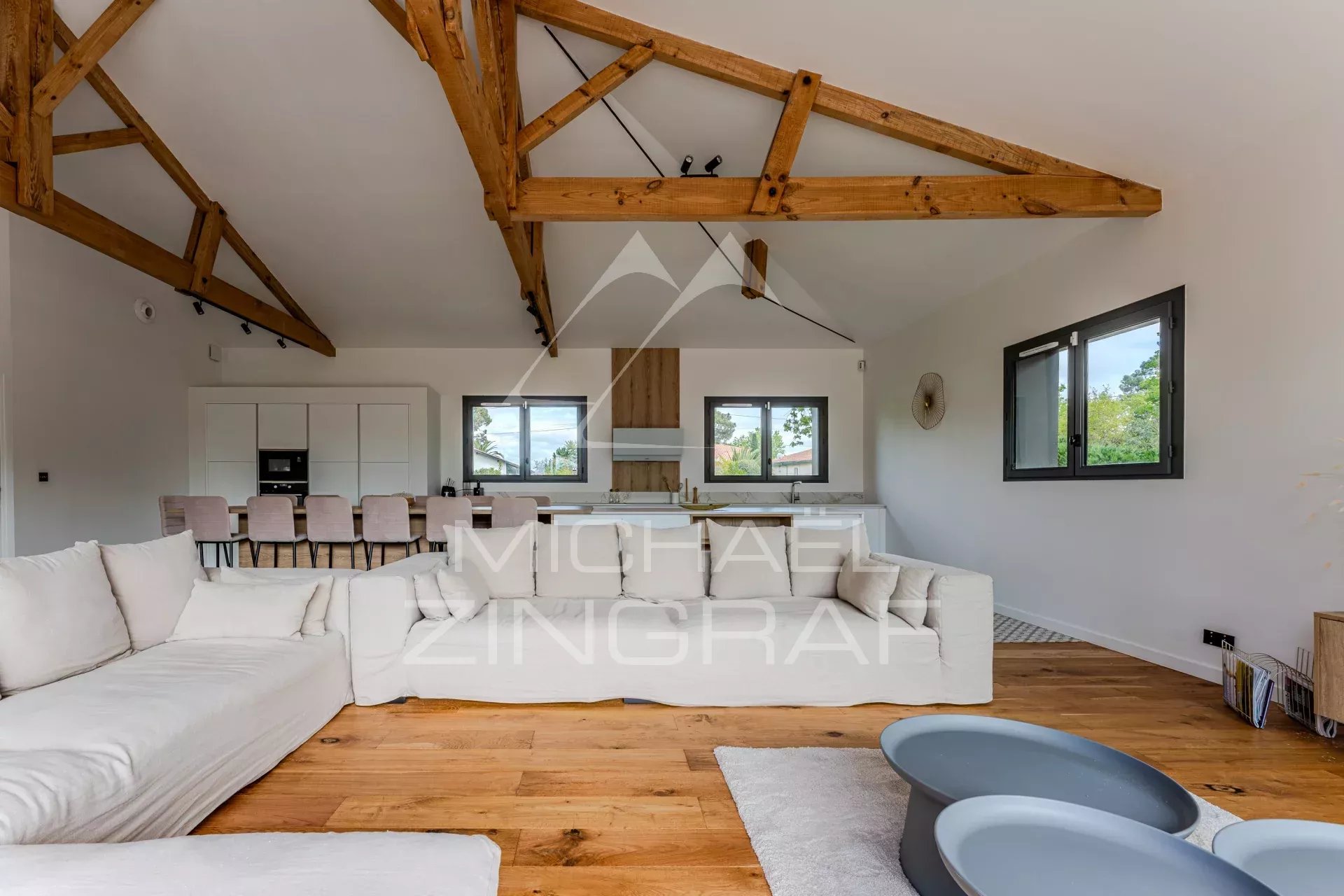 HAUT PYLA, VILLA WITH VIEW ON BASIN