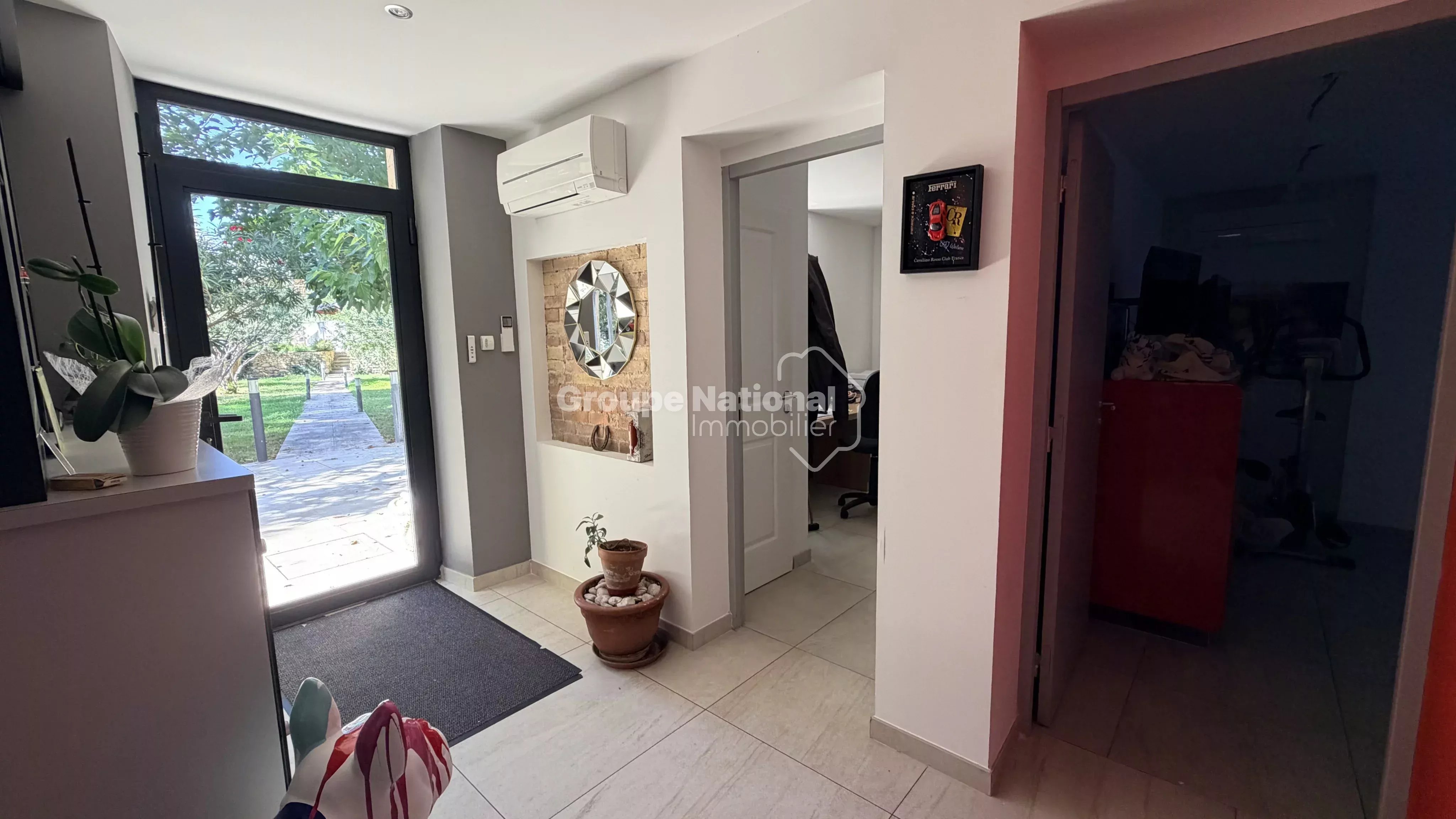 BEDARRIDES - MAS RENOVE EN 2016 DANS UN MAGNIFIQUE PARC ARBORE DE 5 810 M² AVEC PISCINE, 4 GARAGES