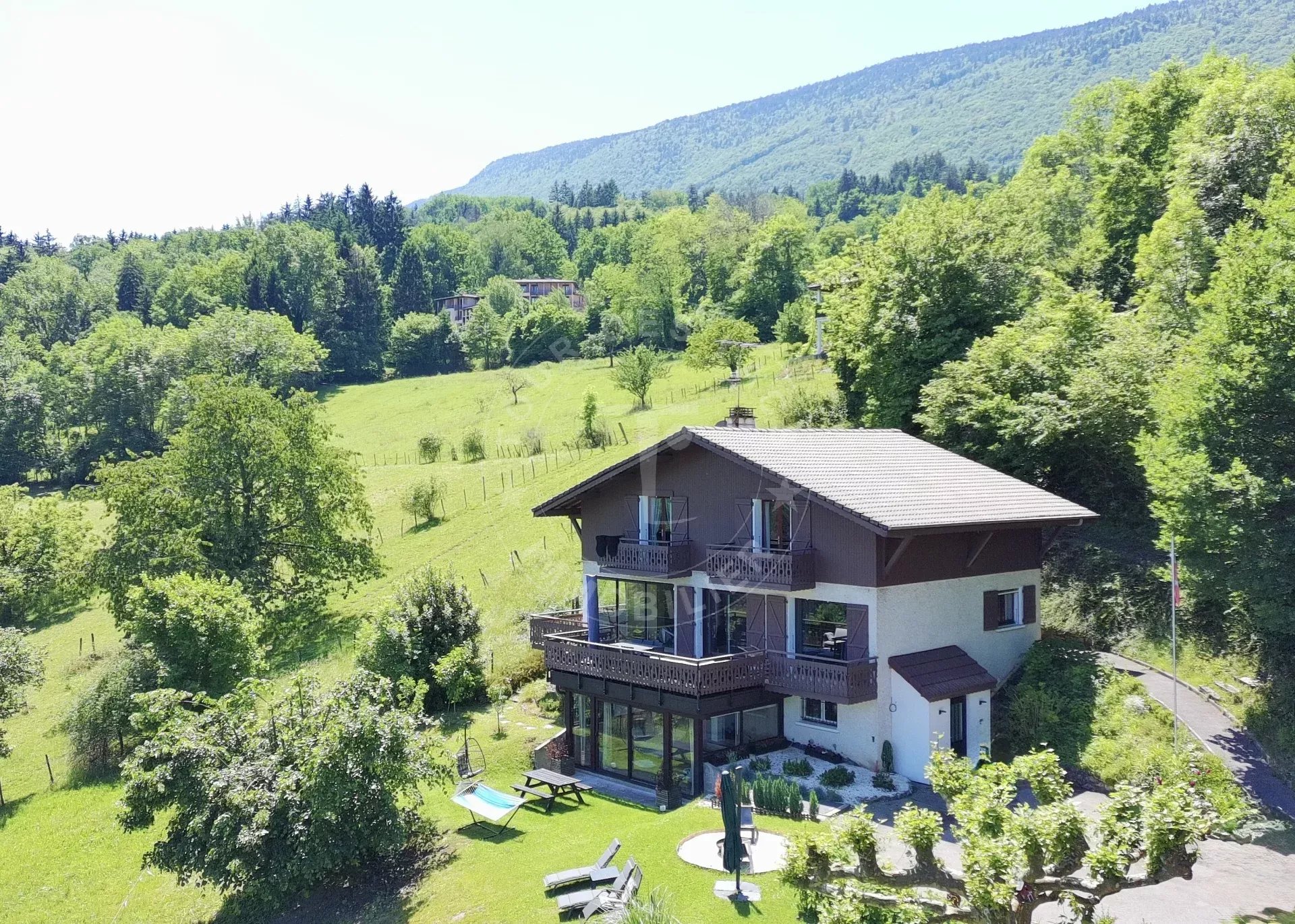 SOUS-OFFRE - Chalet vue panoramique sur le lac d’Annecy – Sevrier