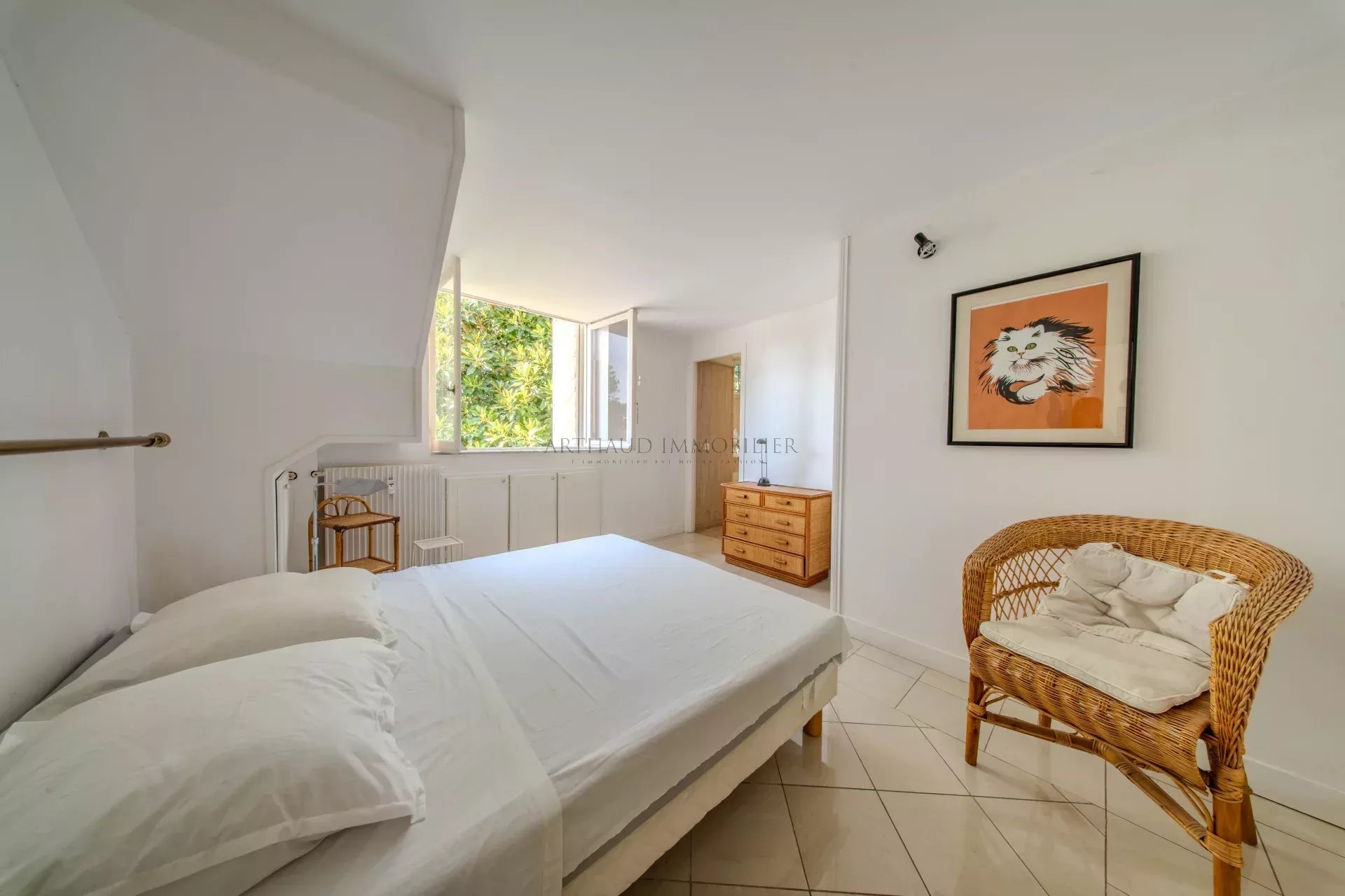 APPARTEMENT ATYPIQUE 3 PIÈCES EN DUPLEX – PISCINE – GARDIEN