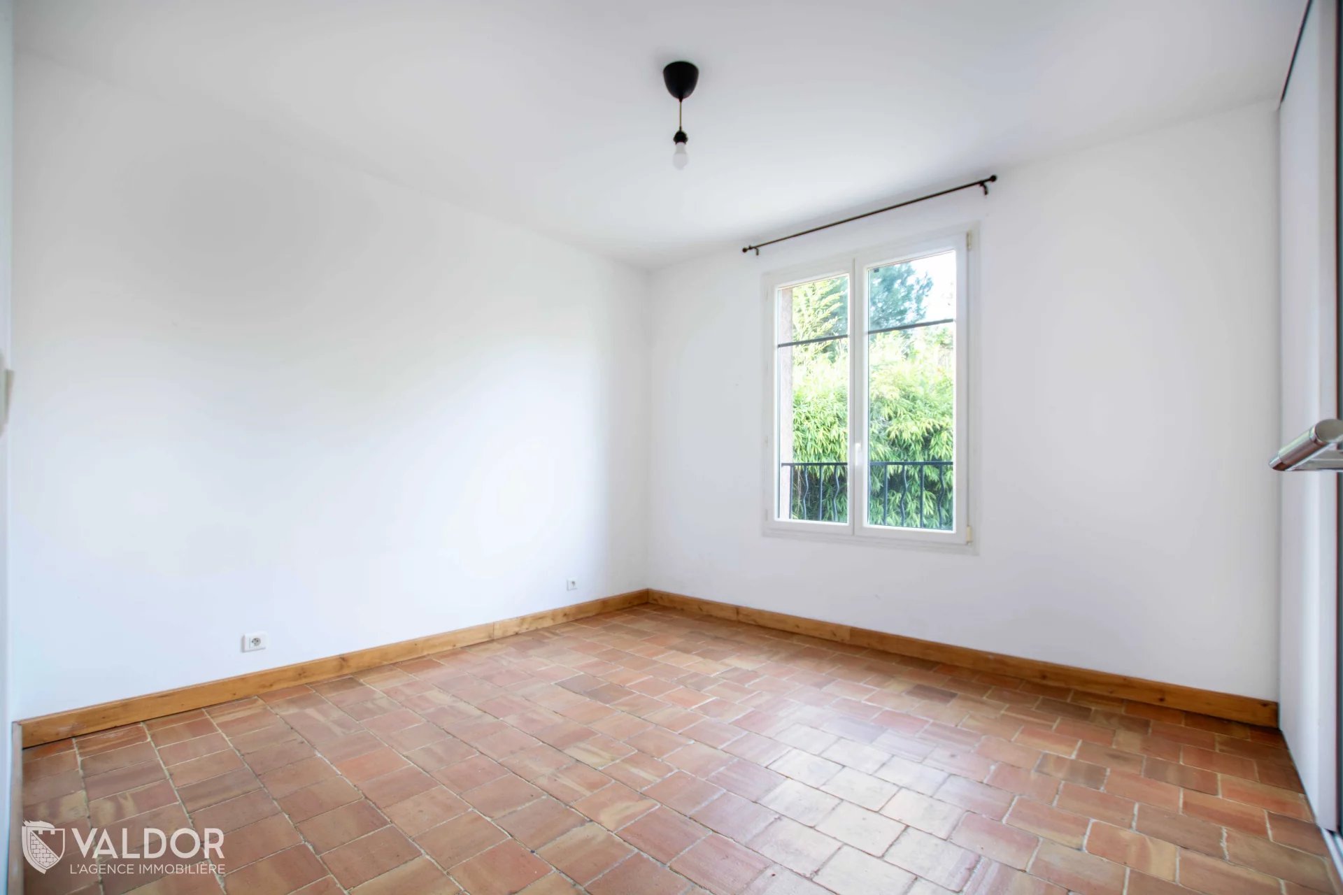 Grande maison - 6 ch. - 238m2 - grand terrain - calme et nature