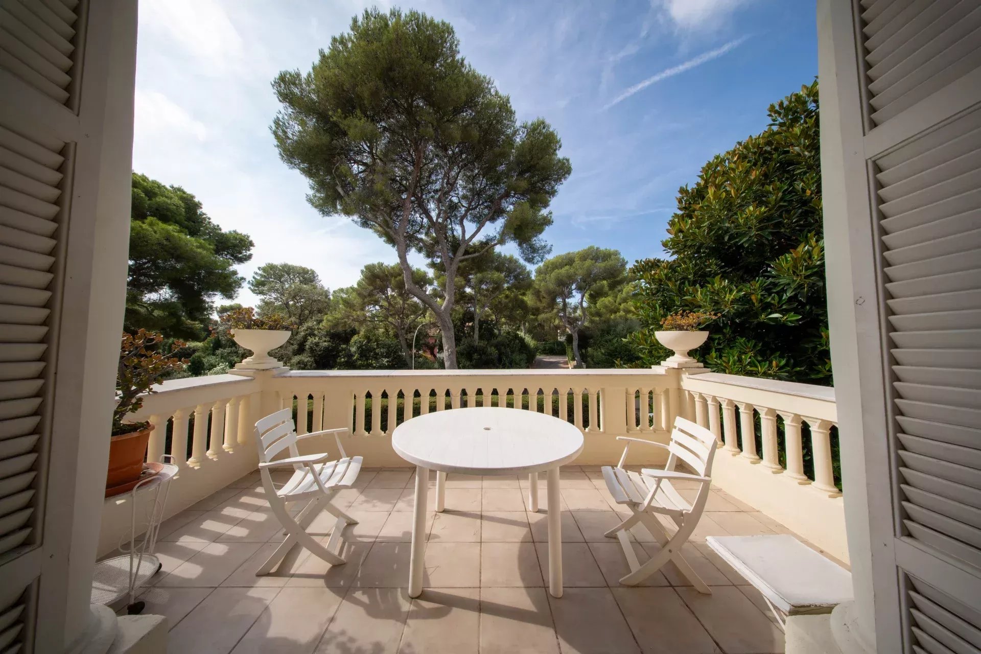 APPARTEMENT ATYPIQUE 3 PIÈCES EN DUPLEX – PISCINE – GARDIEN