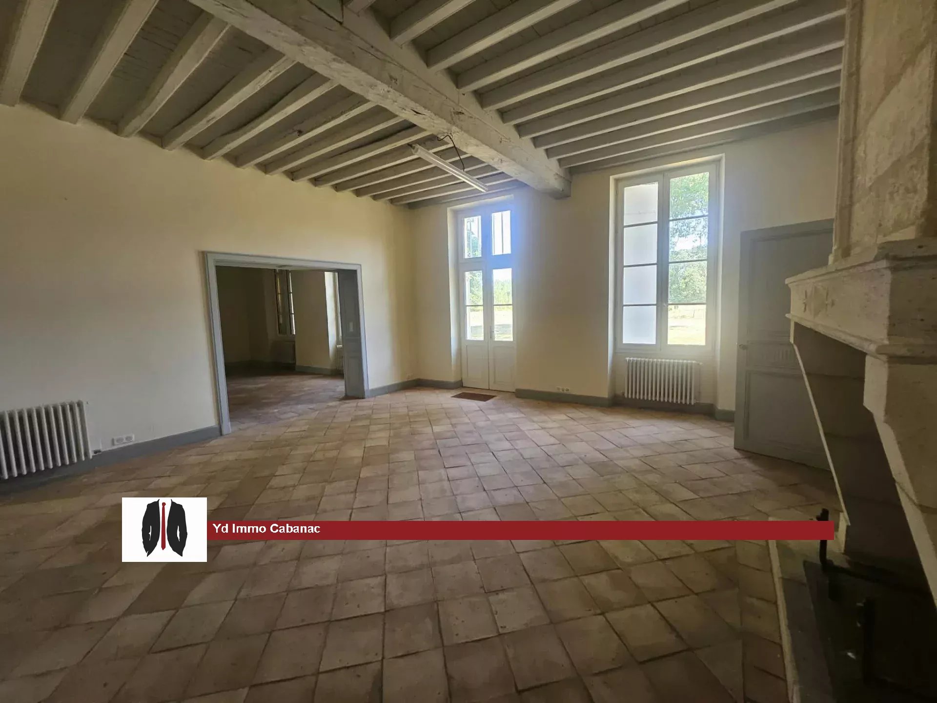 À LOUER – Propriété de caractère en pierre avec maison principale, maison de gardien et vaste terrain