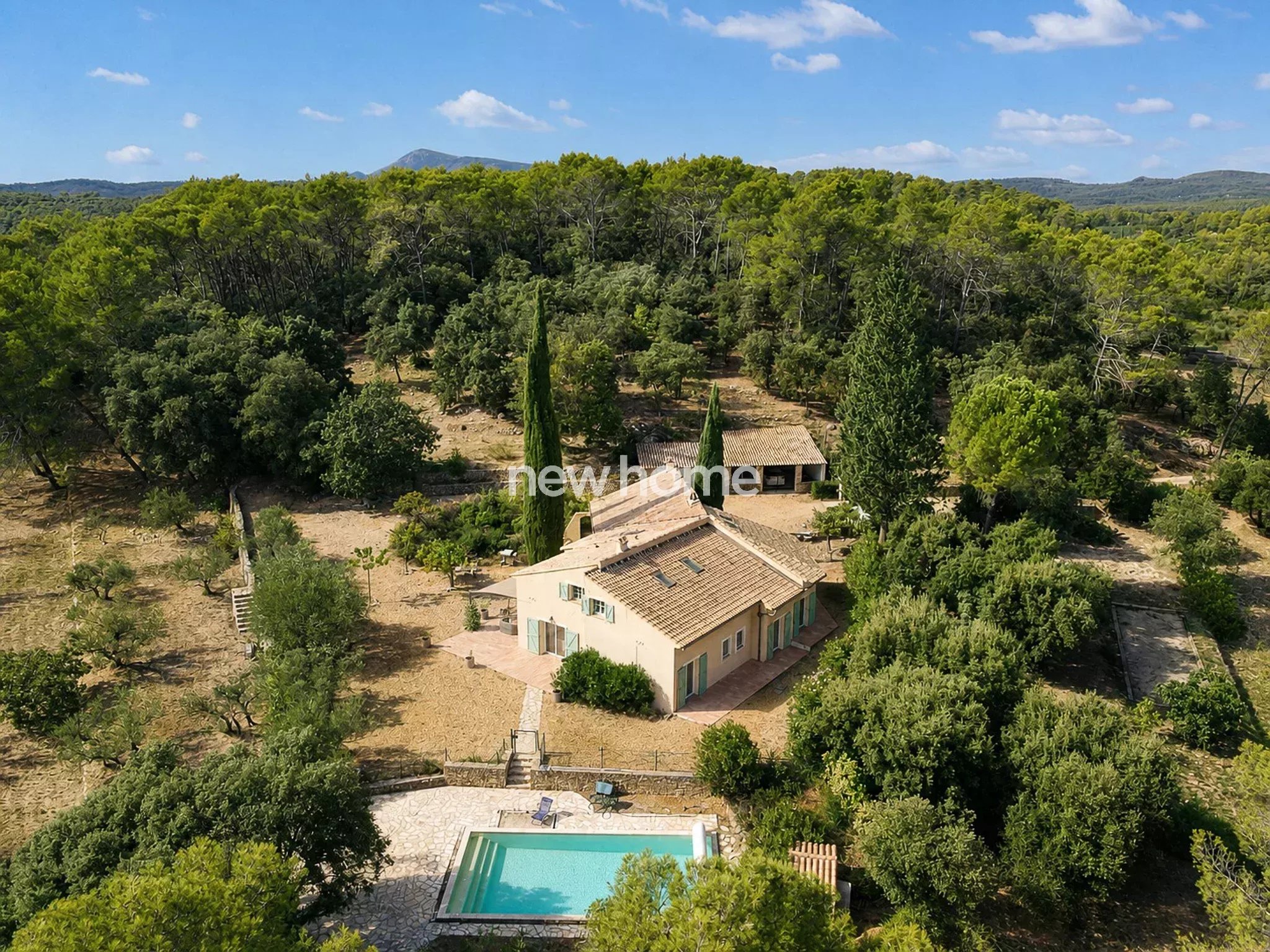 Carcès – Propriété d’exception de 300 m² avec piscine, vue panoramique et 3,5 hectares