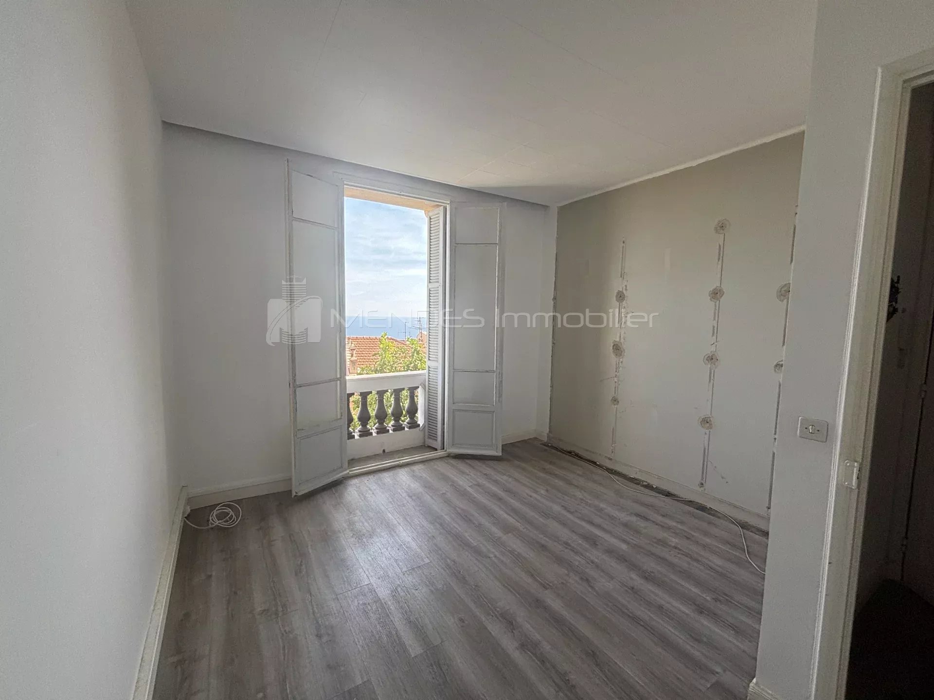 A VENDRE APPARTEMENT 3P VUE MER À LA FRONTIÈRE DE MONACO