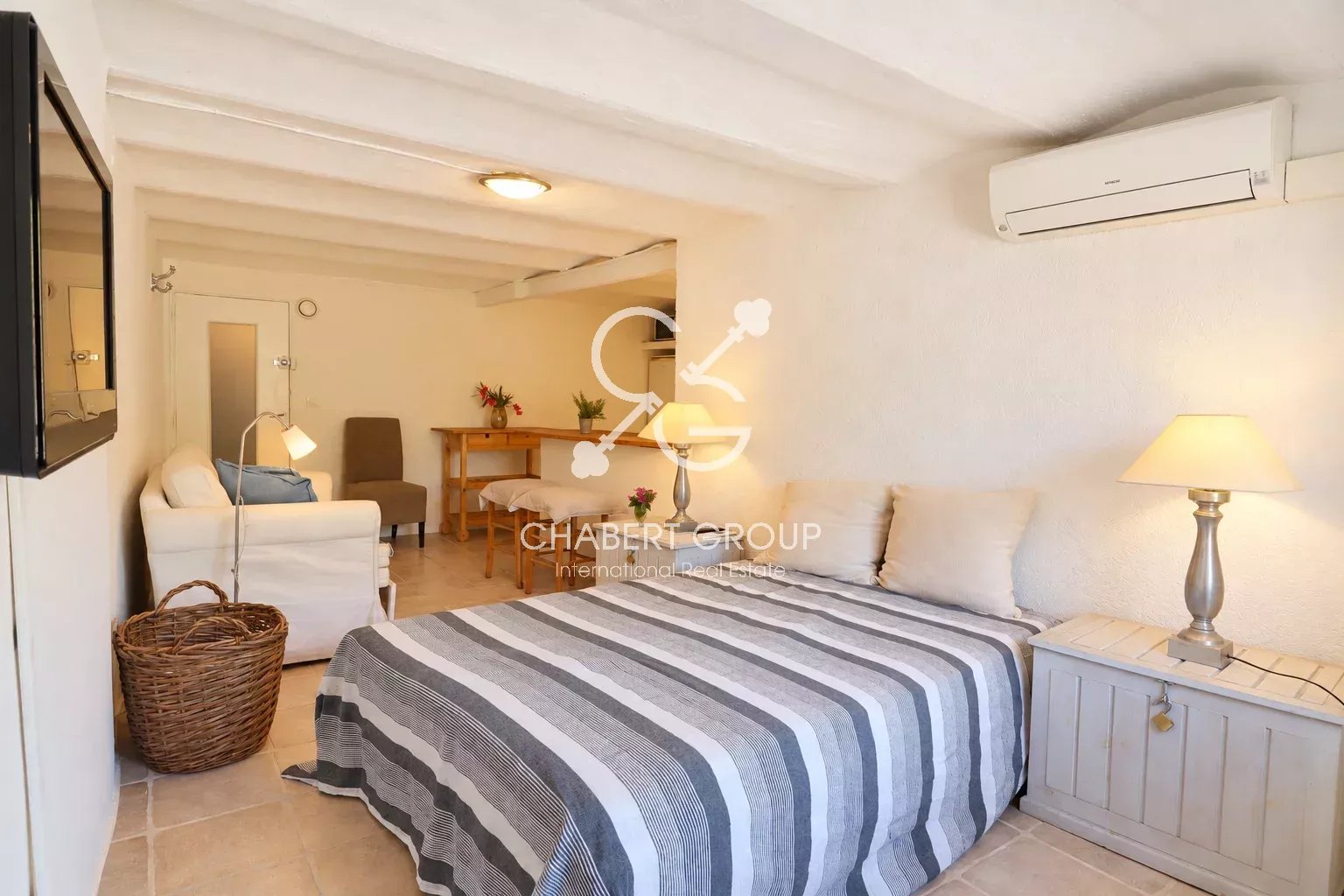 VILLEFRANCHE-SUR-MER – APPARTEMENT – 4 PIÈCES – 85 M² – TERRASSE DE 95 M² – STUDIO INDÉPENDANT DE 33 M² - GARAGE