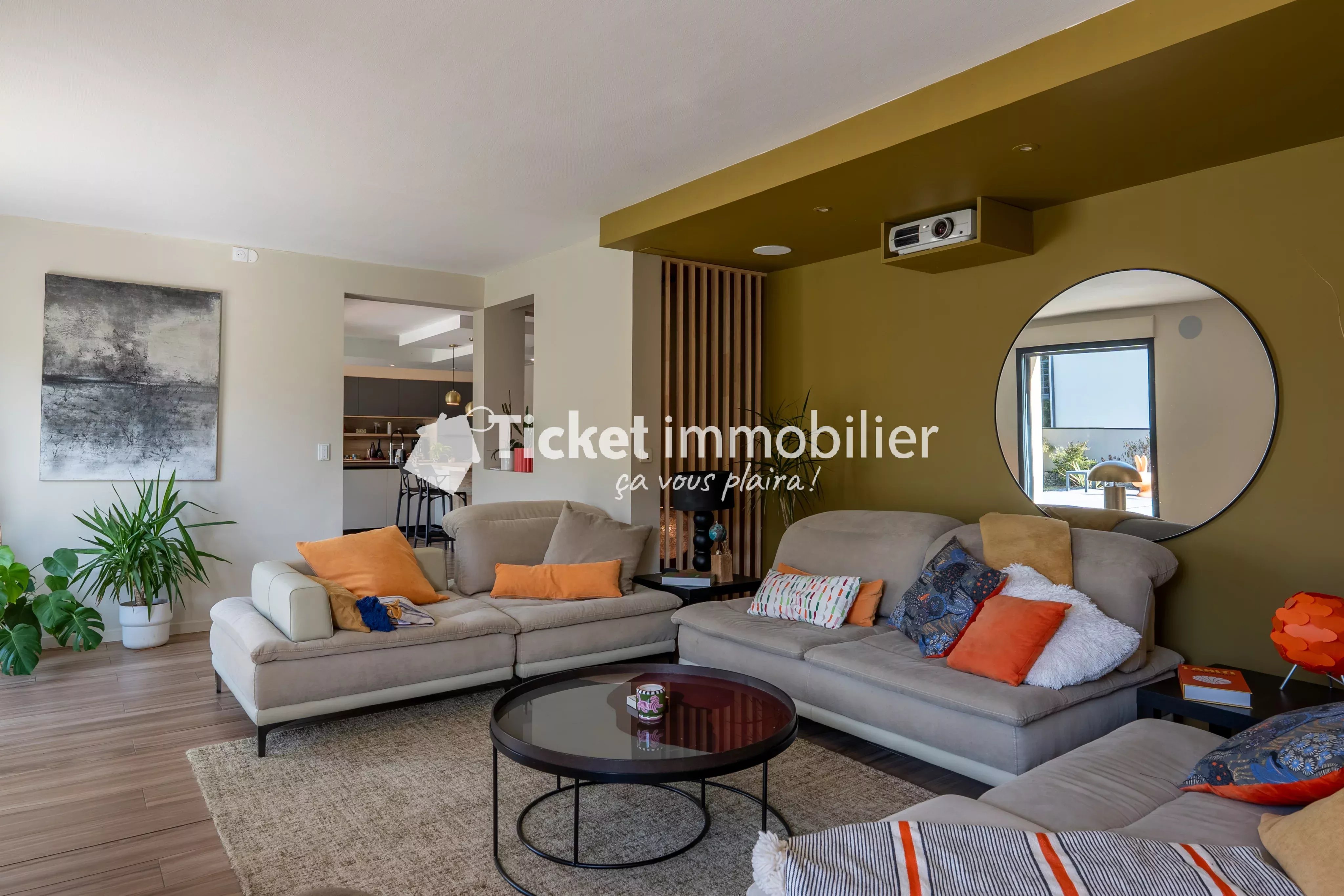 Villa 7 pièces de 304,16m2 avec piscine, carport hors couloir aérien