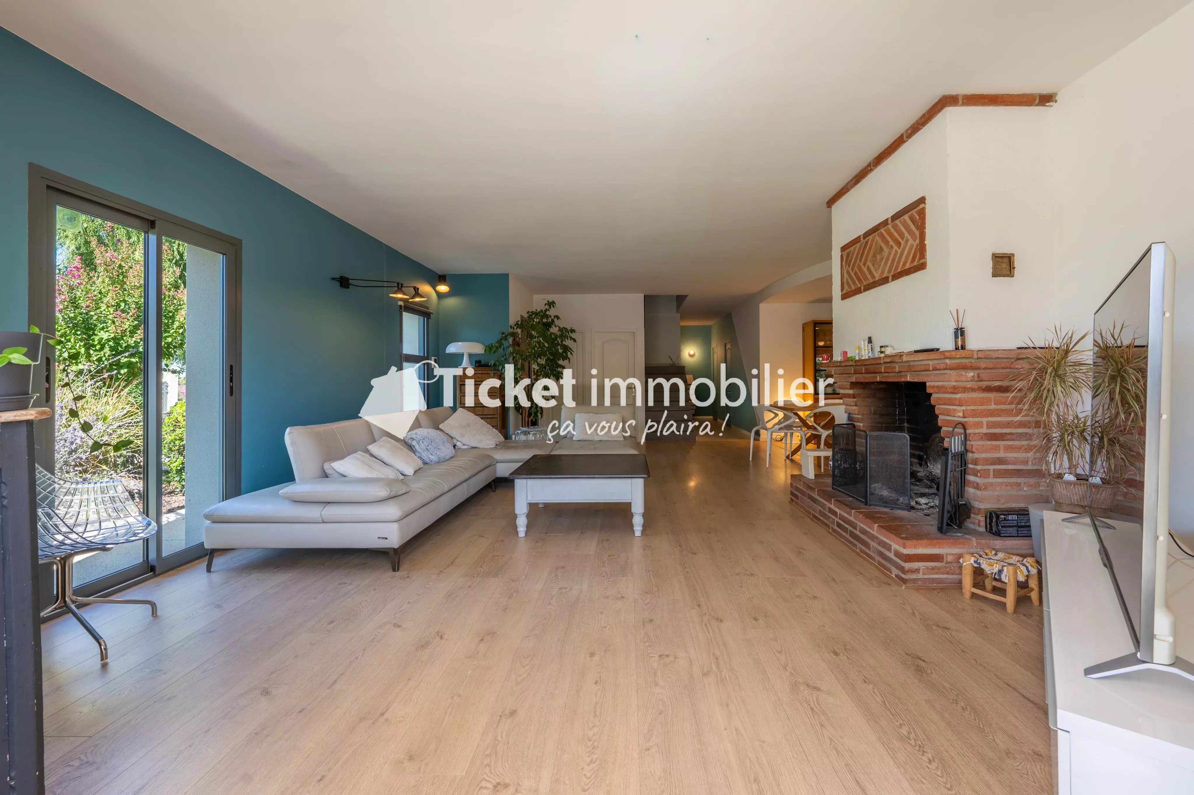MAISON T7 235m2 AVEC PISCINE, GARAGE, TERRAIN ARBORE DE 1480m2, POMPE A CHALEUR NEUVE, DPE A, PROCHE TOULOUSE ETC ...