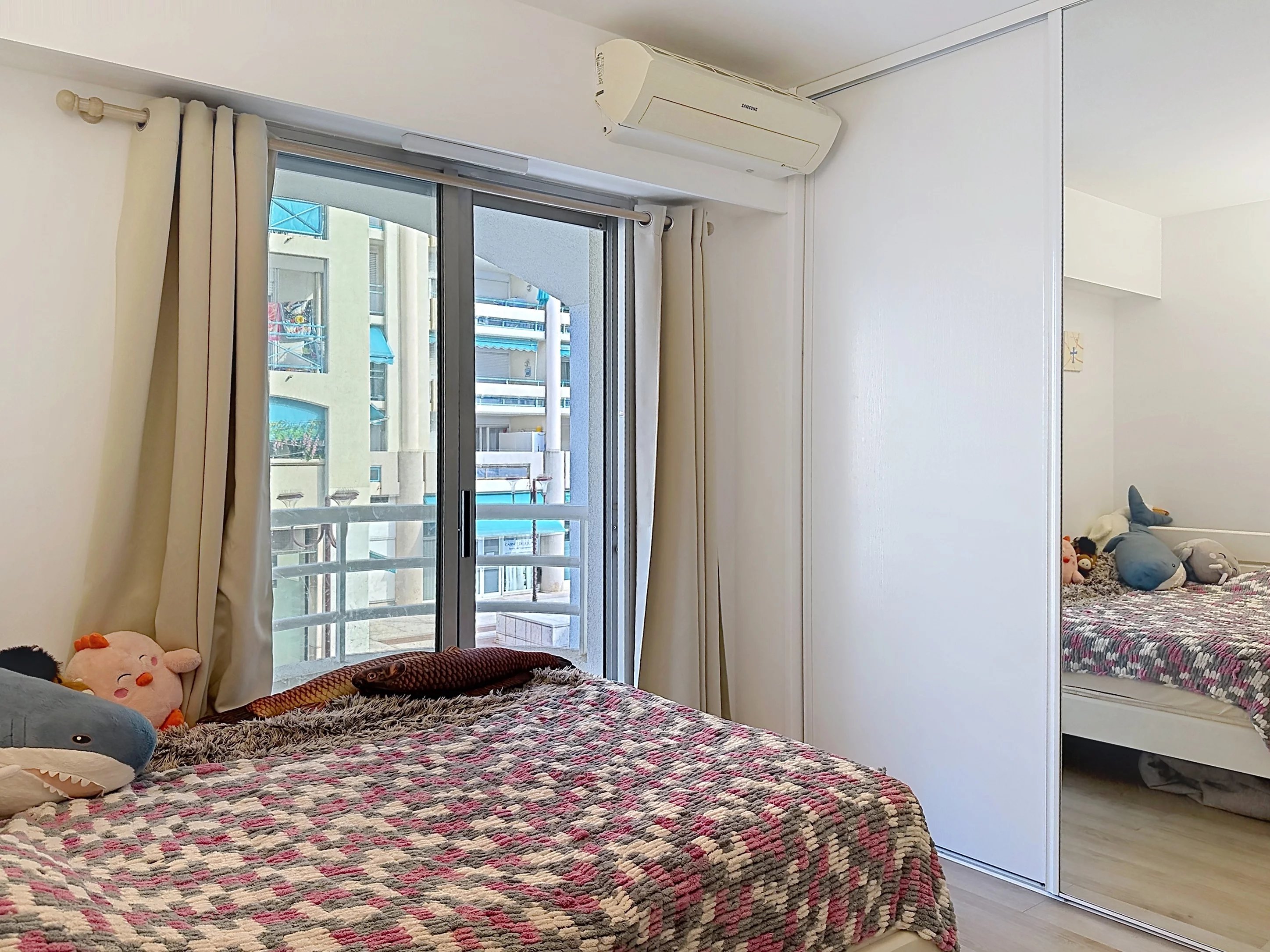 JUAN LES PINS - ENSEMBLE DE DEUX APPARTEMENTS – 102M2 - PISCINE PARC