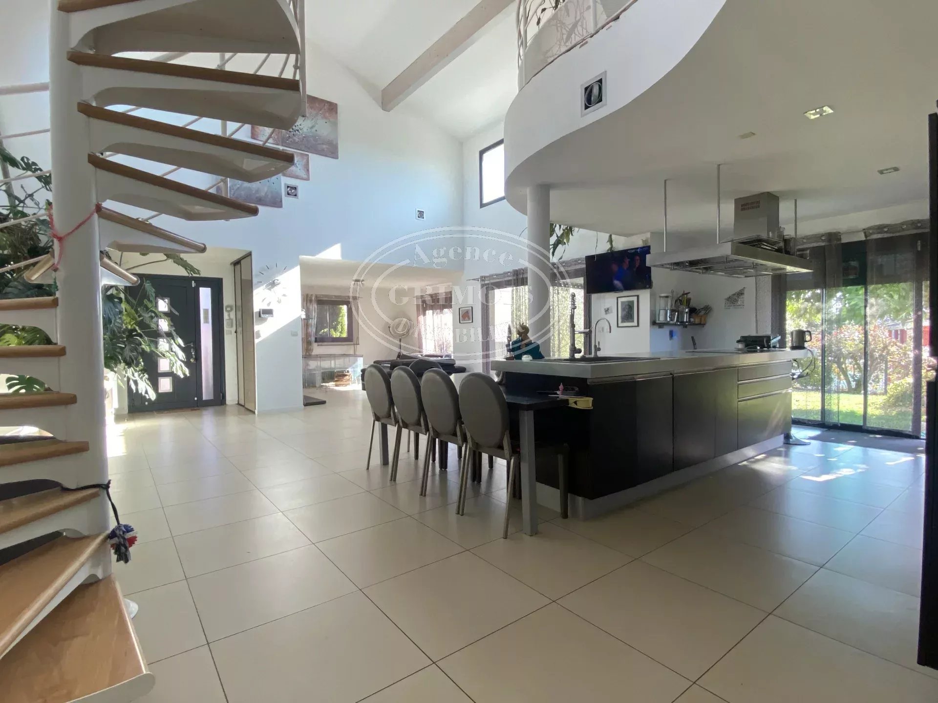 VILLA 7 PIECES 253M² AVEC PISCINE - CASTELGINEST 31780