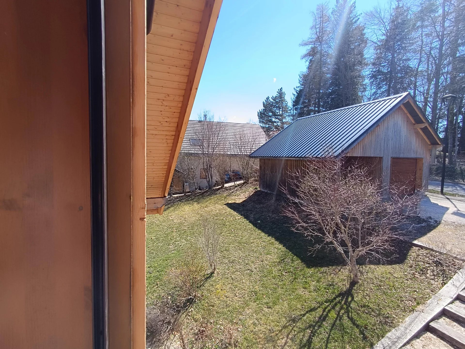Villard de Lans. Very beautiful 116m2 wooden frame house, with magnificent views of the mountains! Garden and 2 garages.