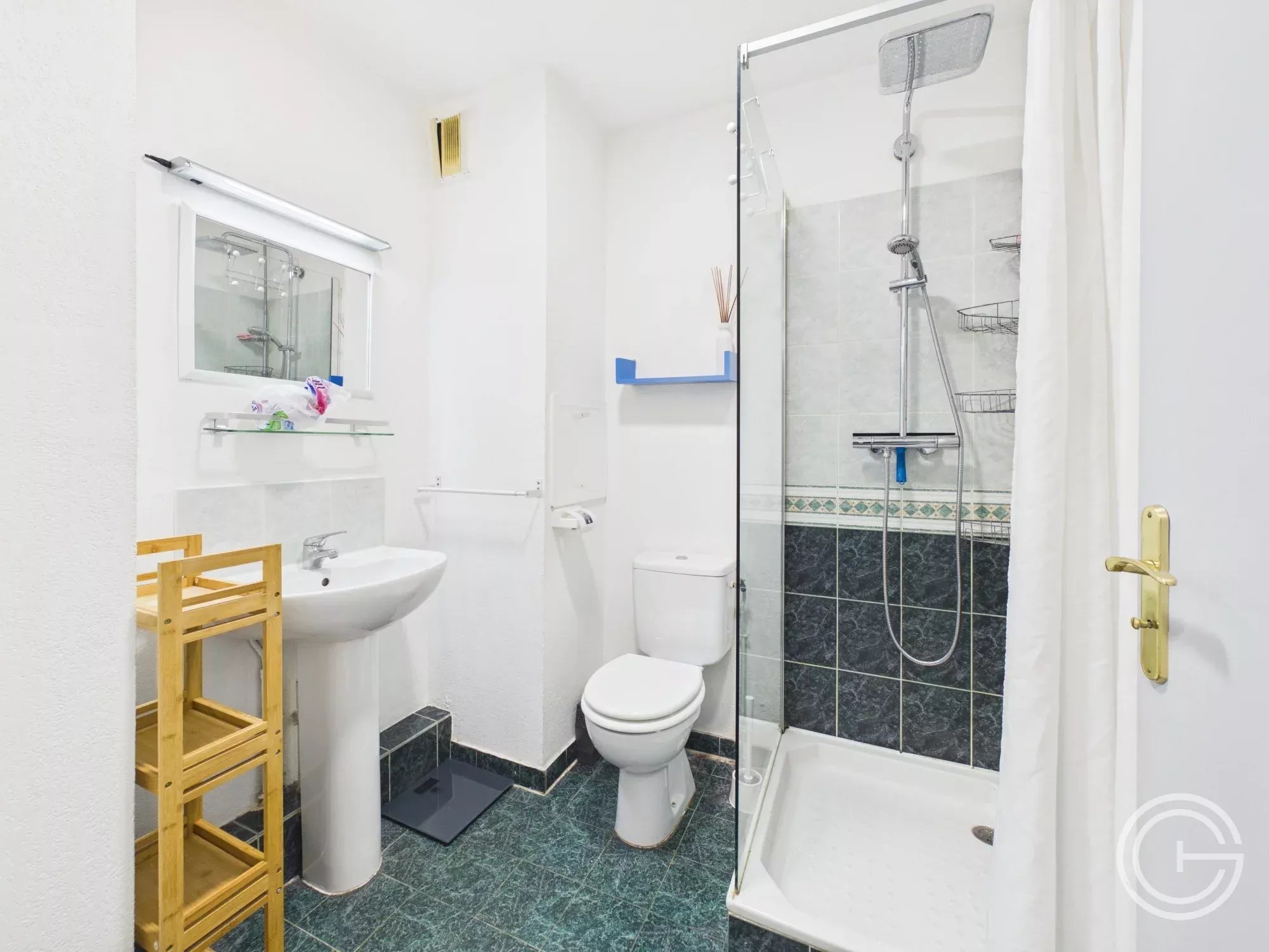 STUDIO MEUBLE - 20 BD ARMEE DES ALPES - DEBUT SAINT ROCH