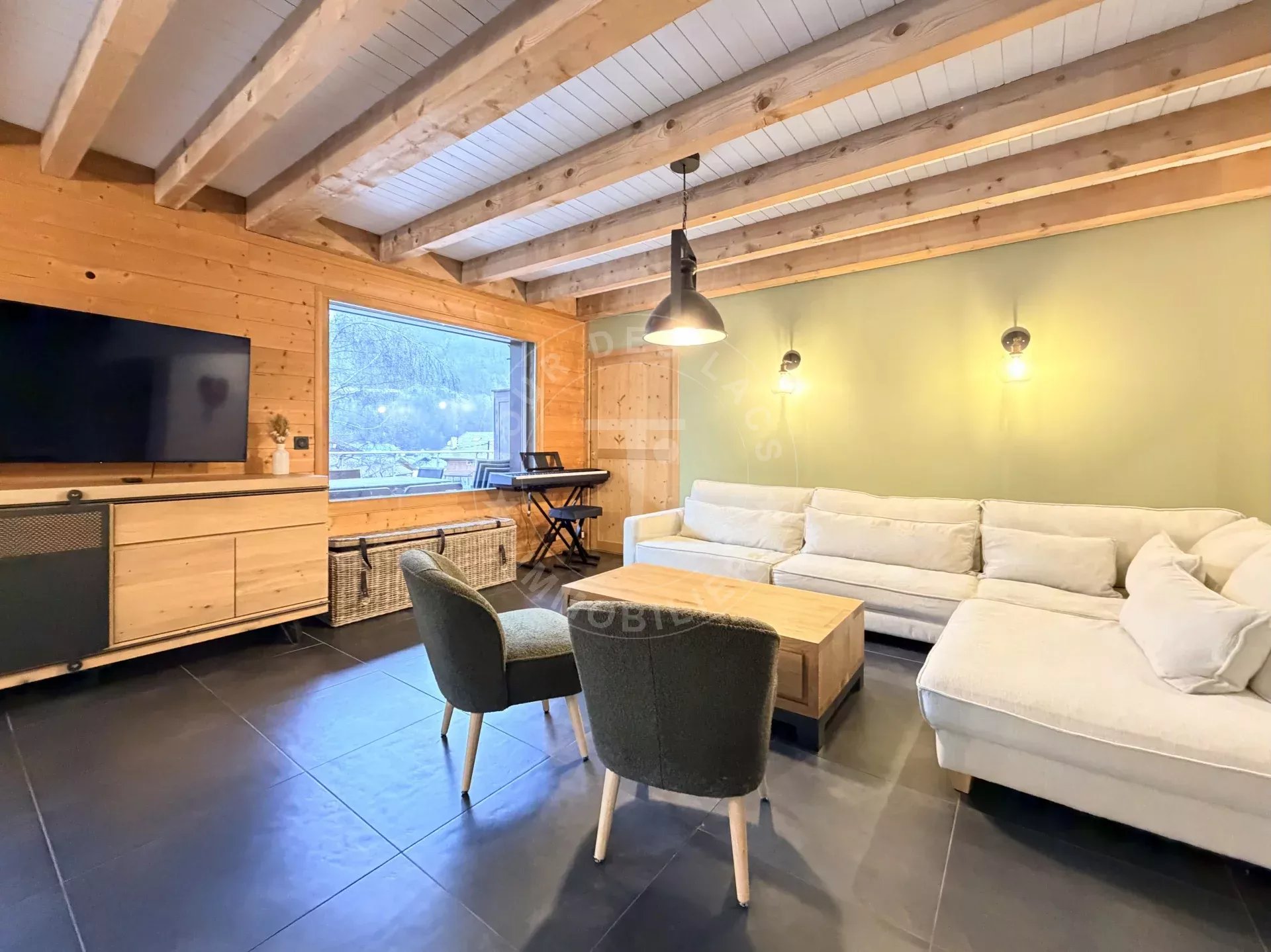 Chalet de 195 m2 habitables au calme, premières hauteurs de Thônes