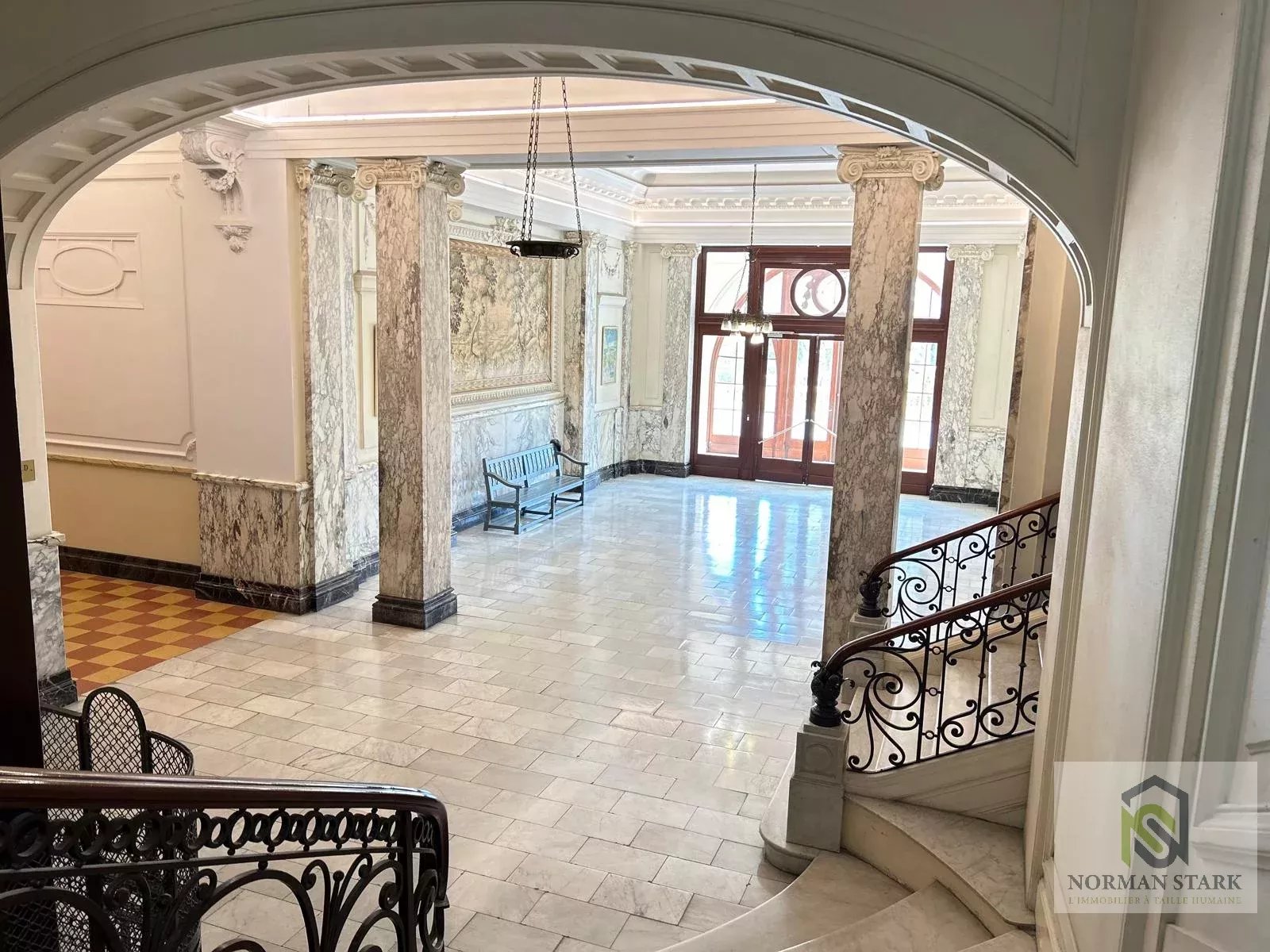 Stunning 132 m² 3-Room Apartment to Renovate in a Prestigious Seafront Palace with Park – Menton