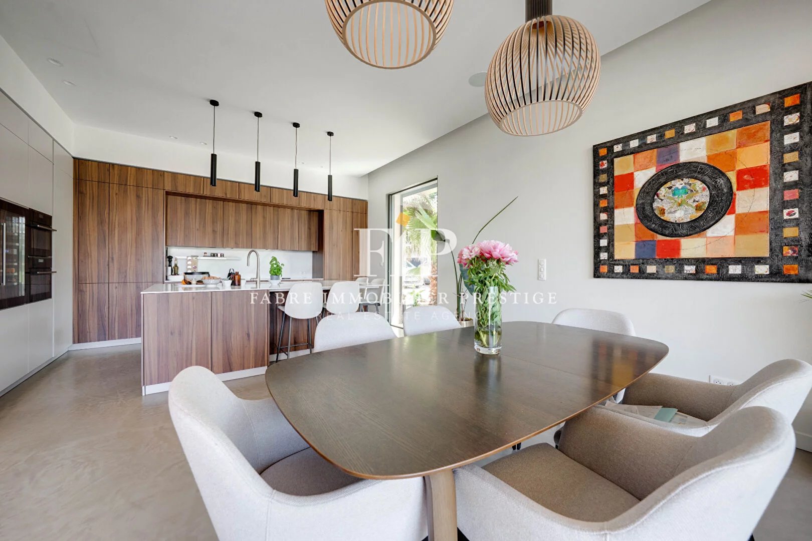 Maison contemporaine de 230m2 environ récente à 10min du centre d' Aix-en-Provence (sud/ouest)
