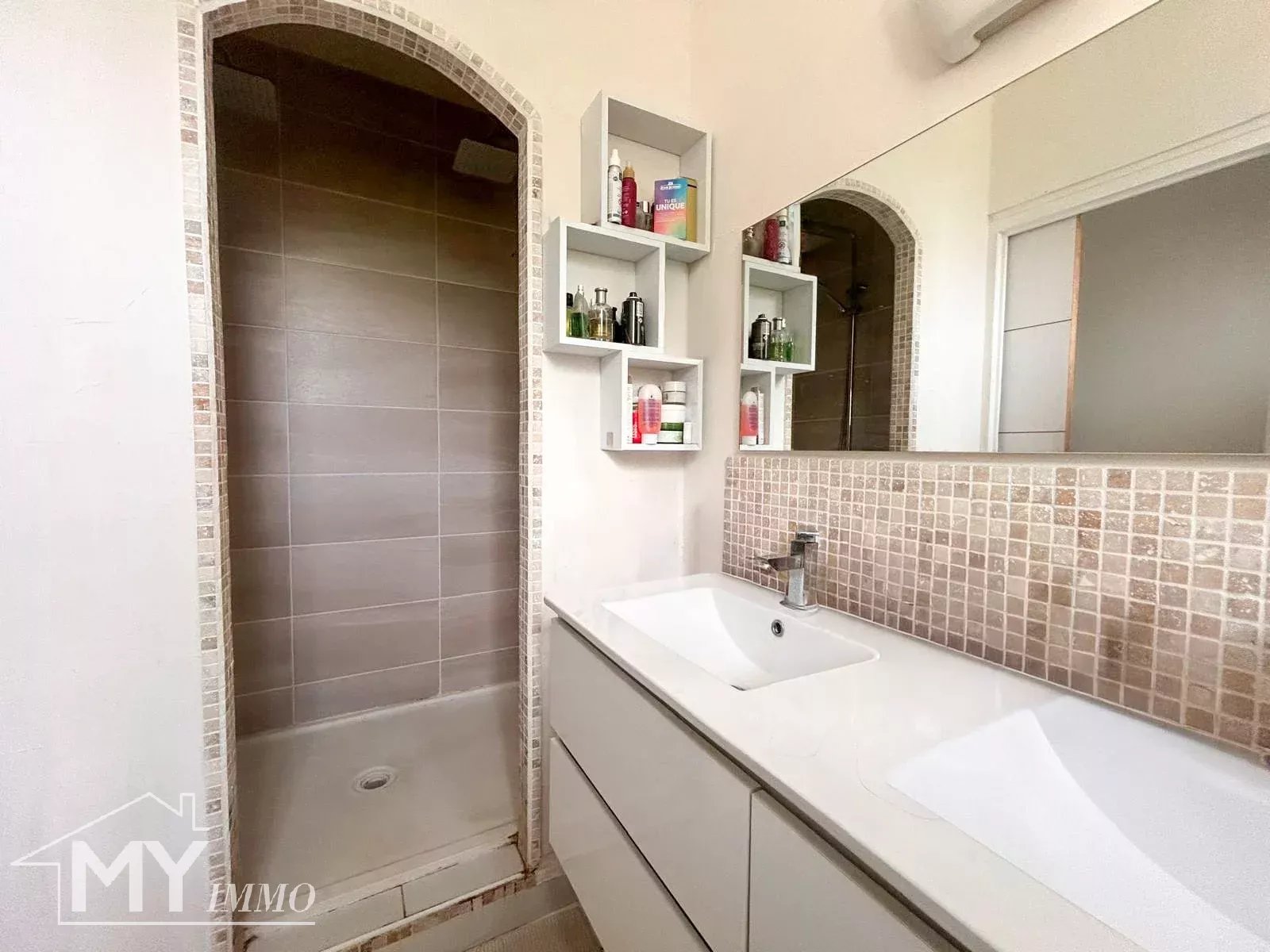 PRIGONRIEUX : Maison familiale avec piscine et grand terrain