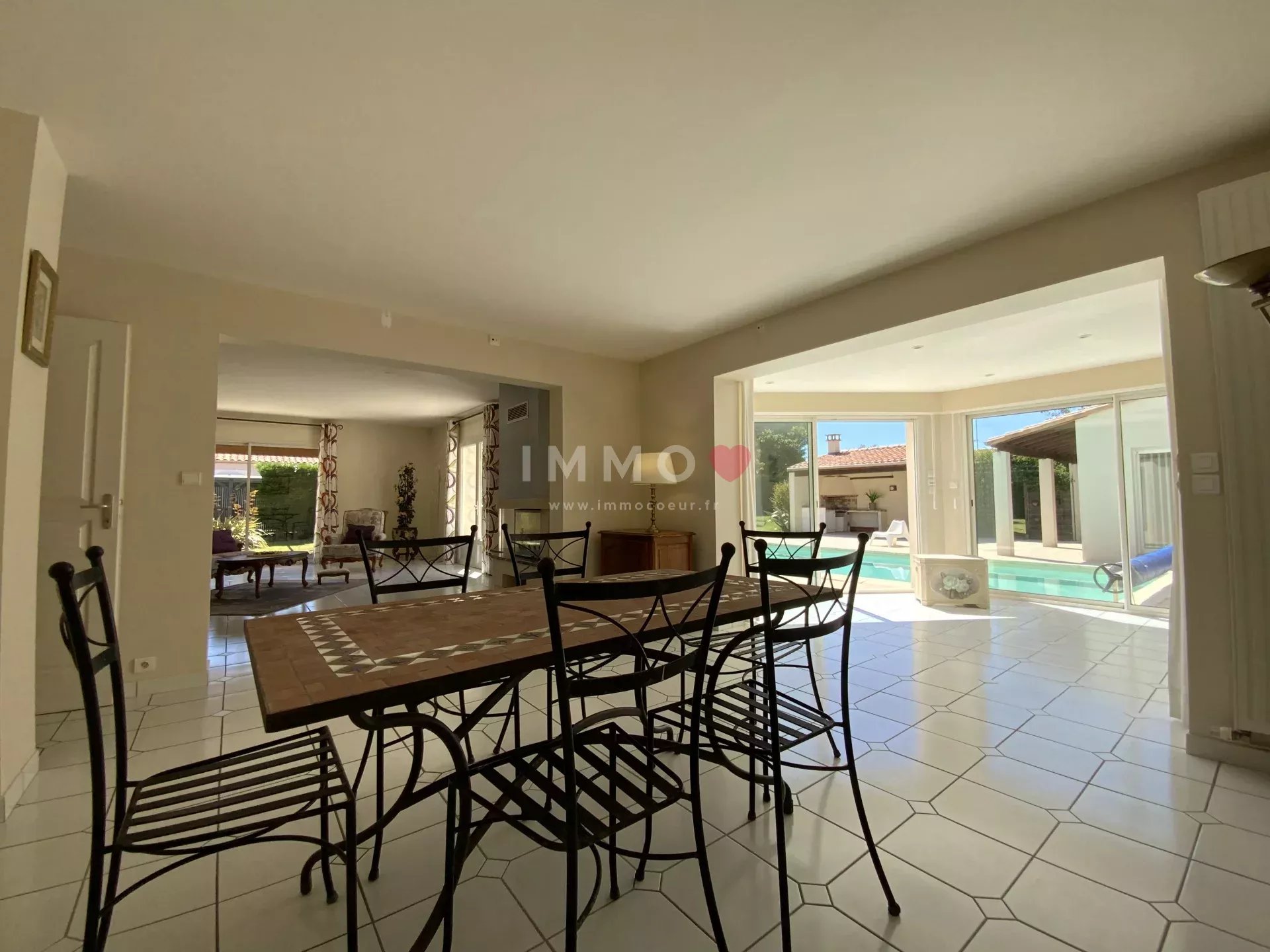 Villa familiale avec piscine – 260 m² d’espace et de potentiel à prix exceptionnel !