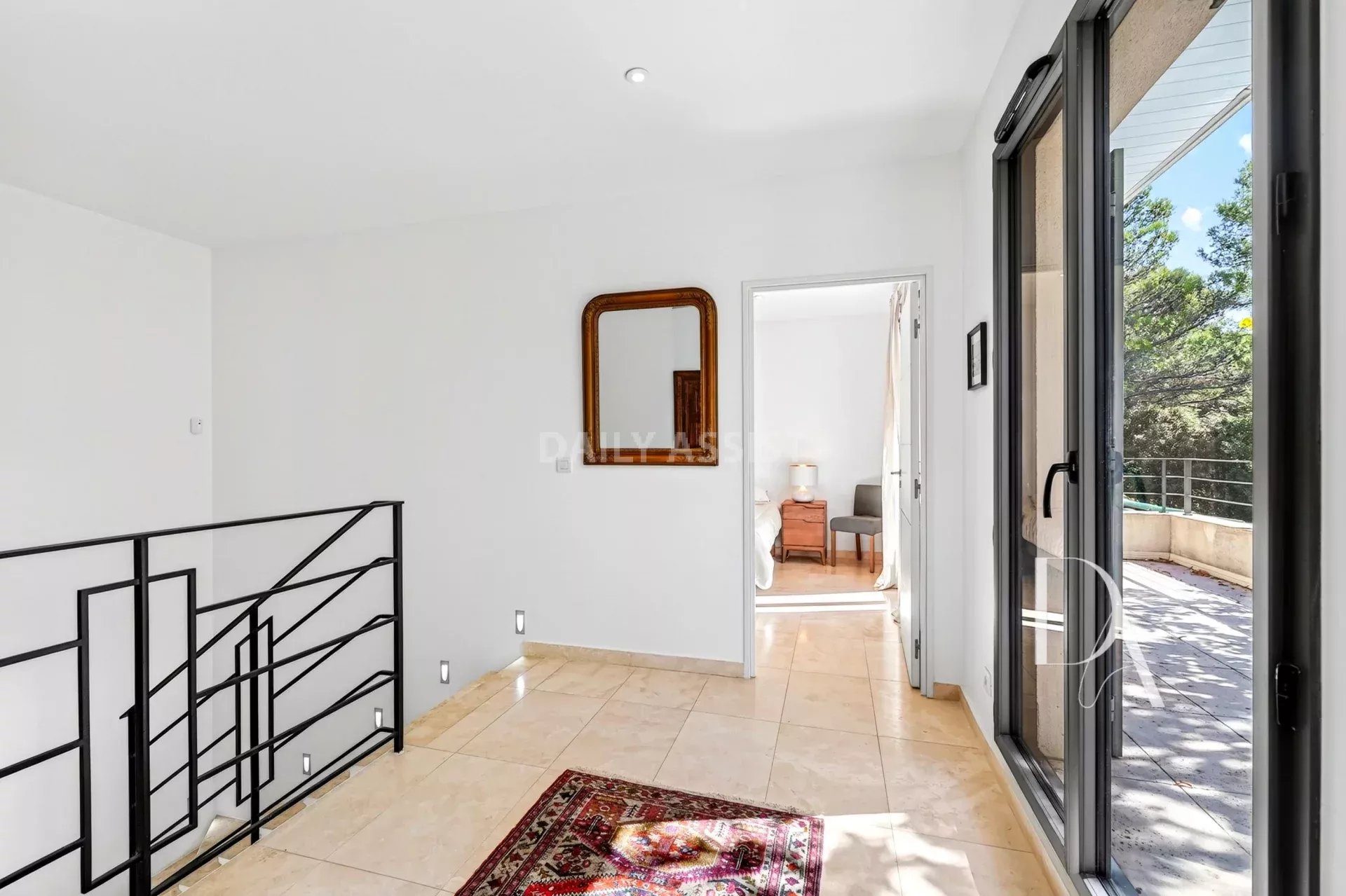 Villa contemporaine avec piscine à Saint-Marc-Jaumegarde – 214 m² au cœur d’un parc de 4 000 m²