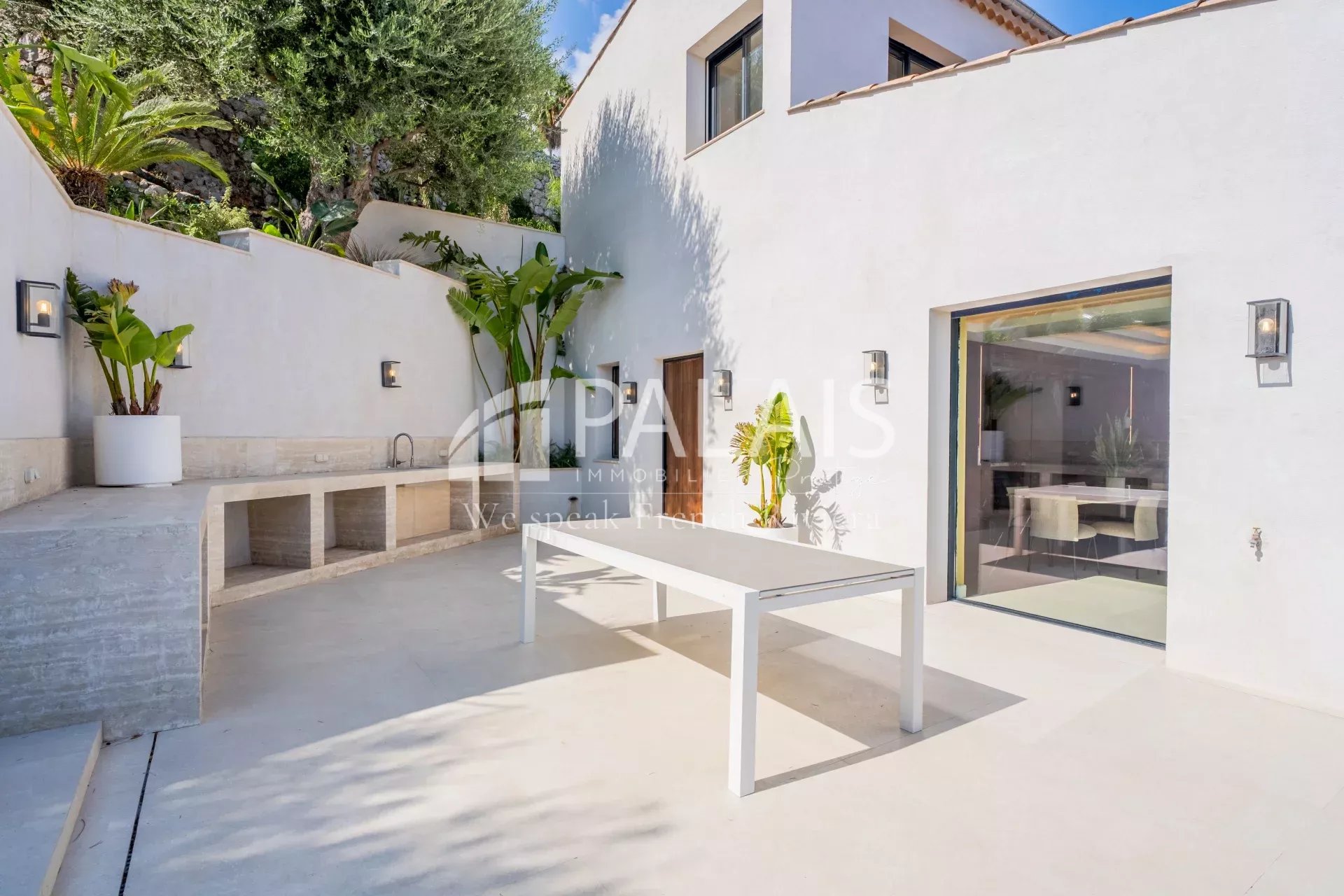Villa contemporaine neuve proche de Monaco