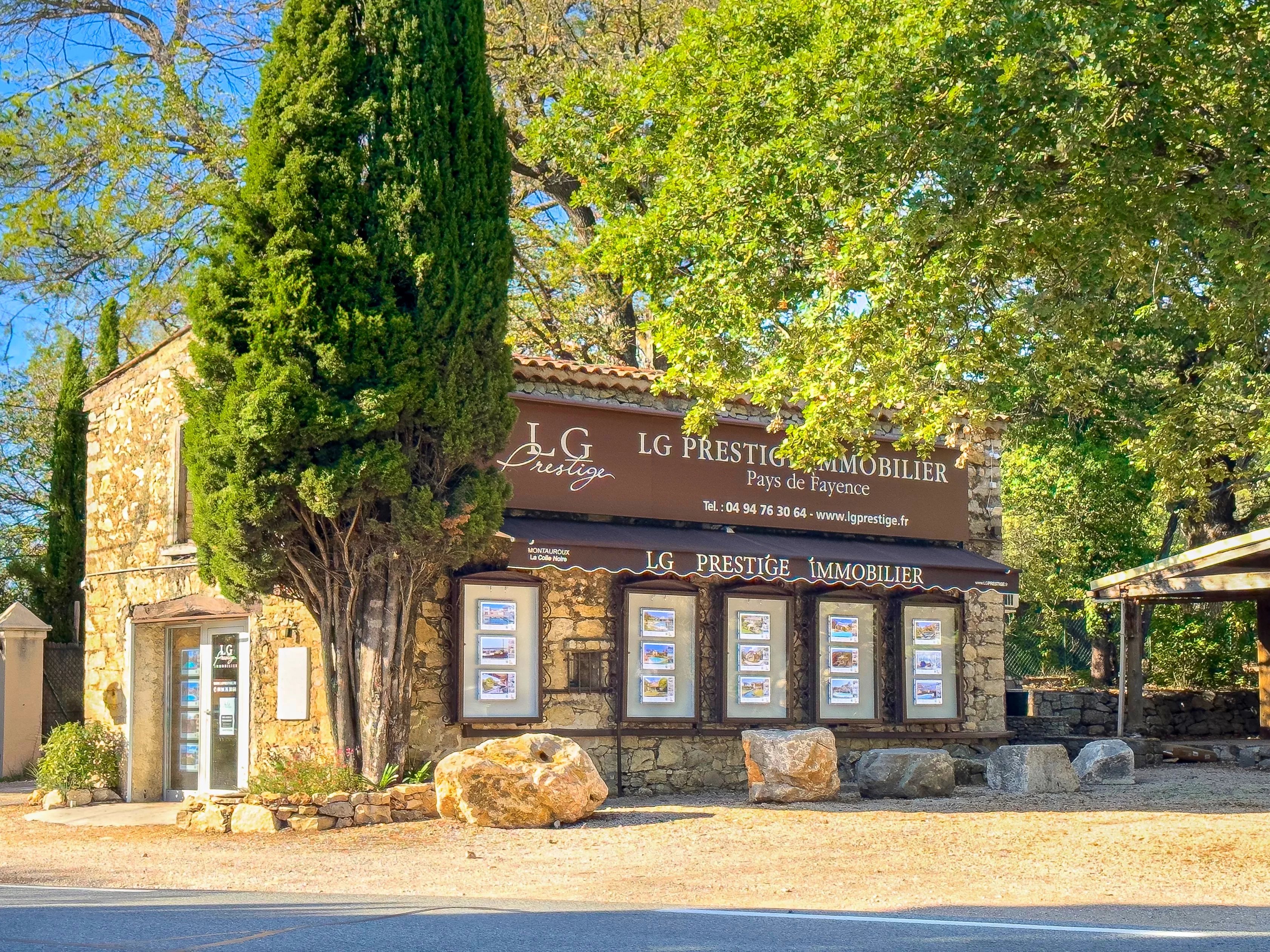 Canton de Fayence – Élégante Bergerie du XVIIe siècle avec Piscine & Dépendances