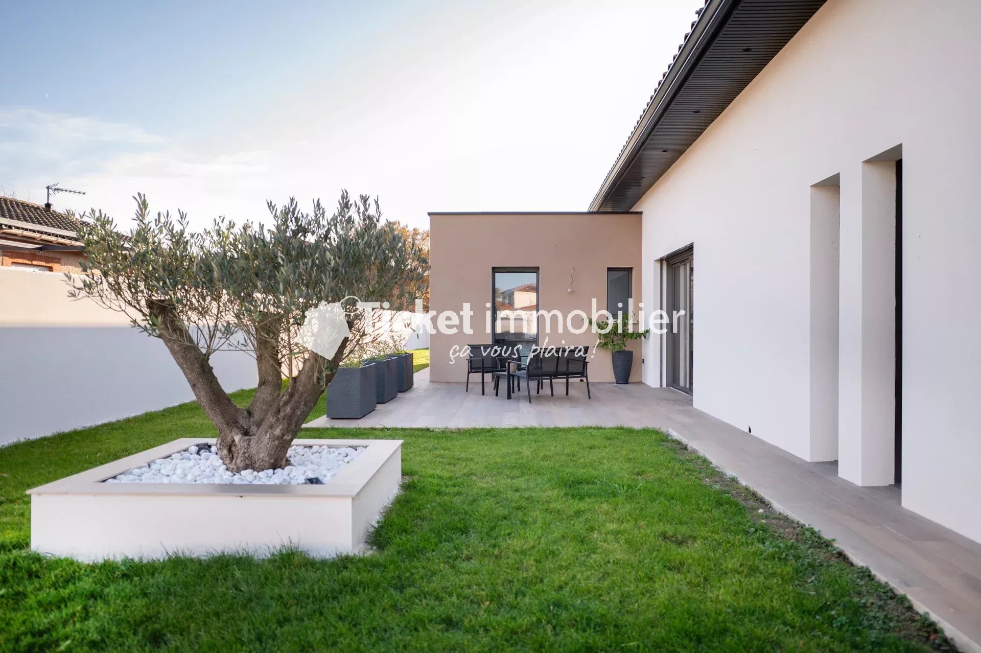 VILLA CONTEMPORAINE T4 160m2 NEUVE AVEC DOUBLE GARAGE, CLIMATISATION GAINABLE, SUPERBES PRESTATIONS, 1111m2 DE TERRAIN ...