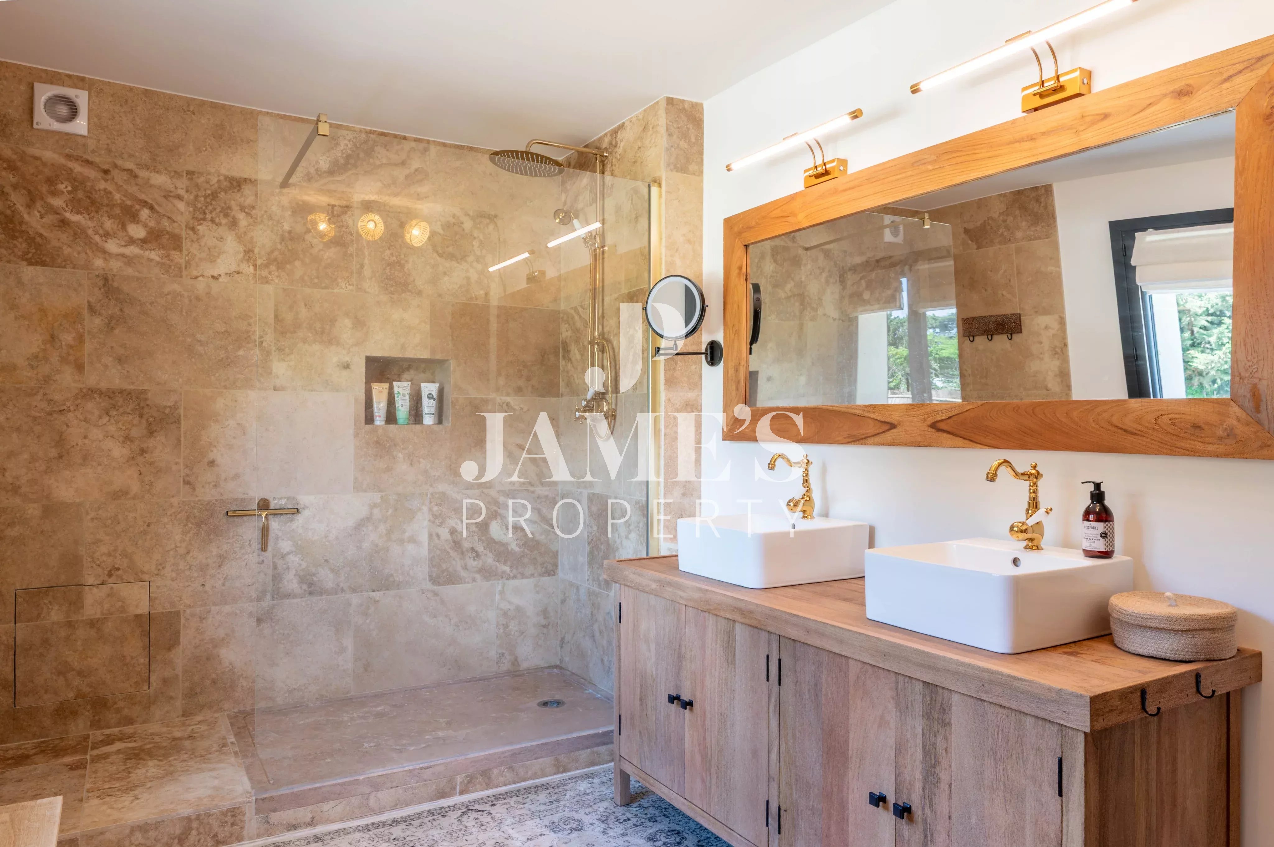 Maison de plain pied rénovée avec piscine - Proche Saint Rémy de Provence