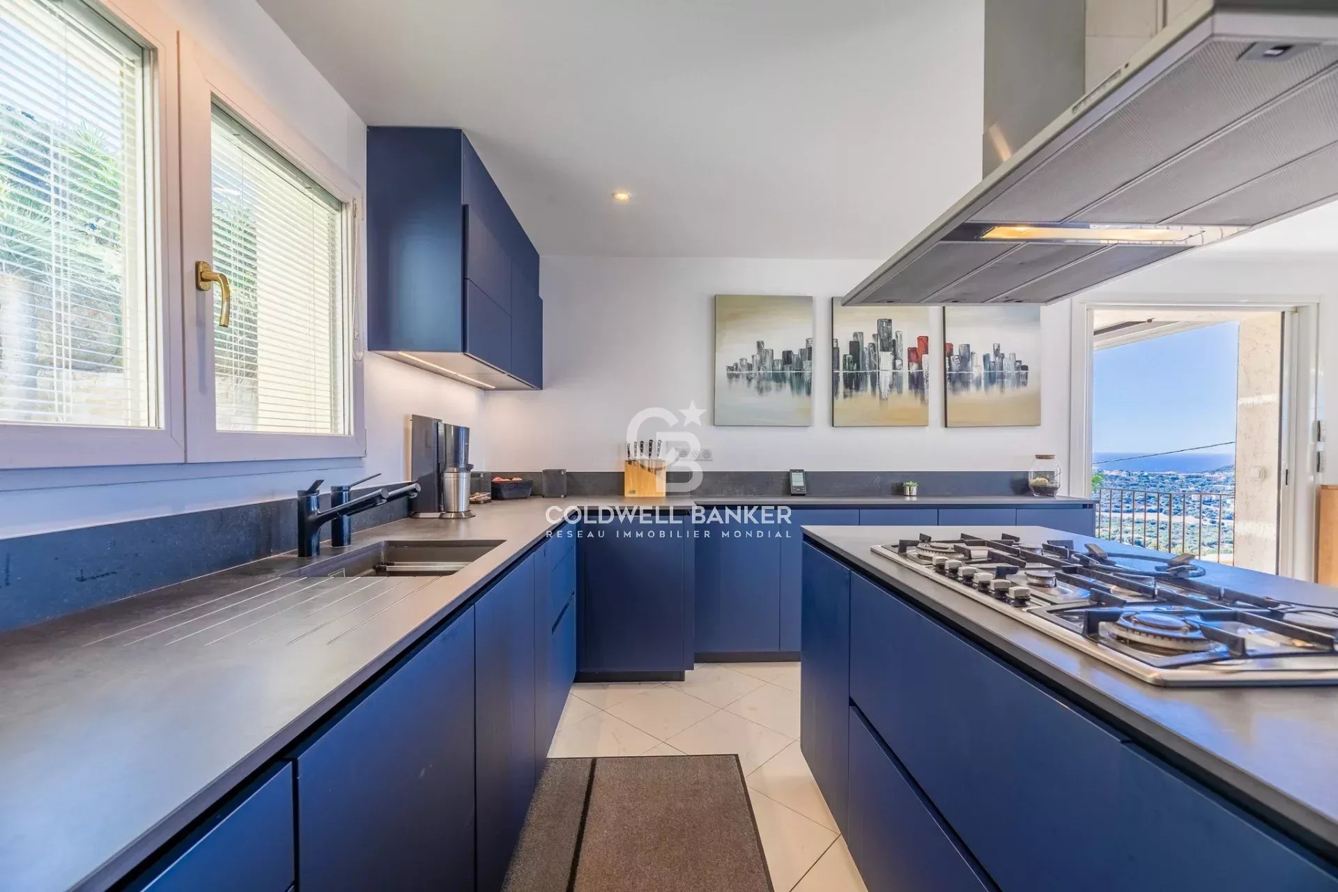 L'Île-Rousse – Exceptional villa facing the Pietra islands