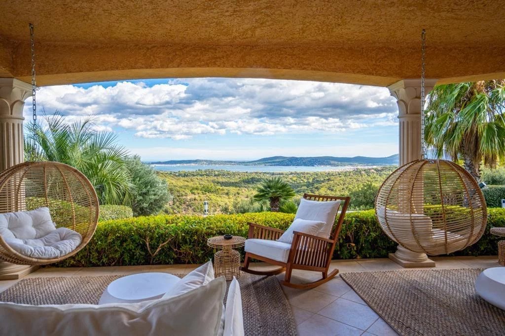 SUPERBE MAISON HAUT GRIMAUD
