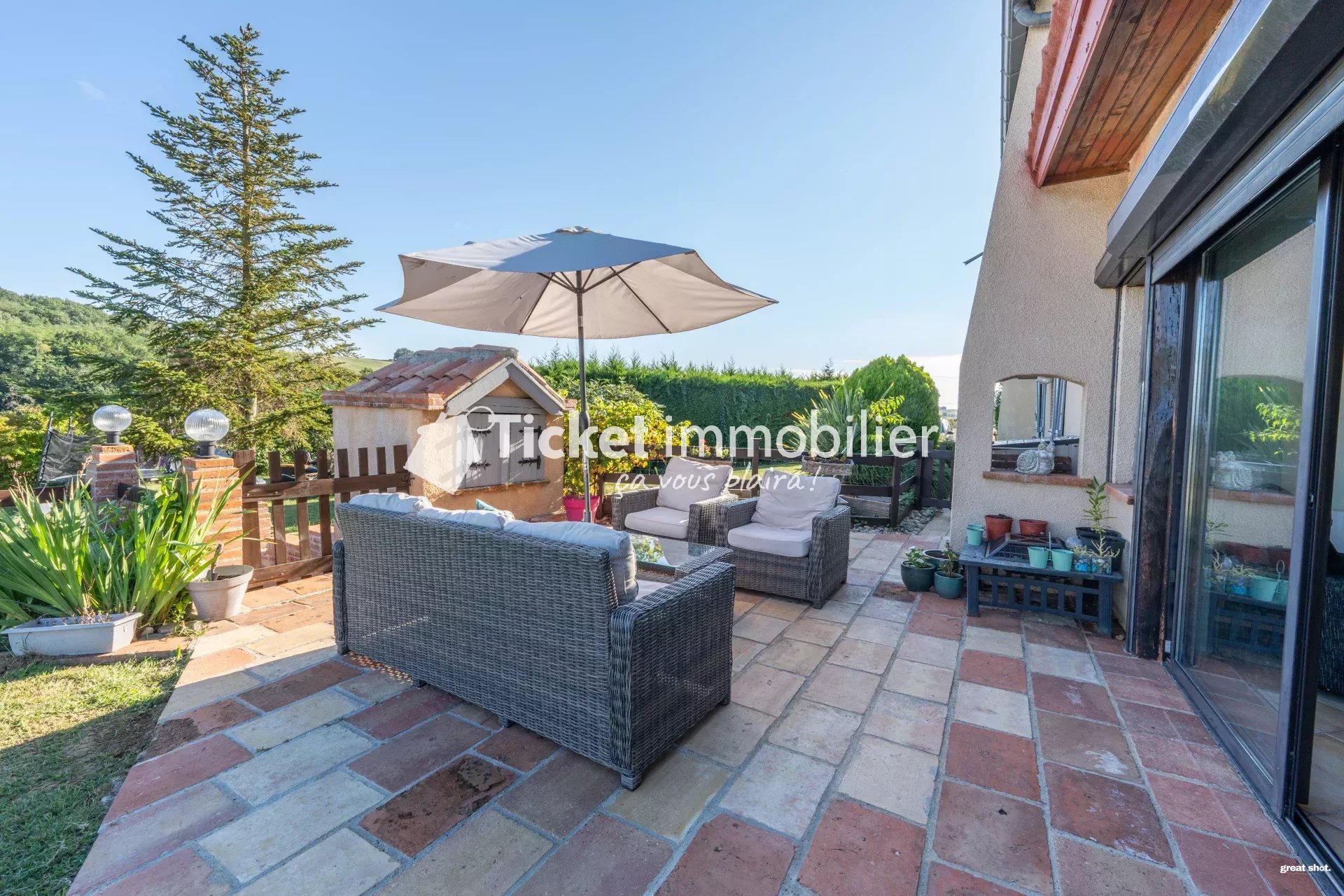 THIL - Maison T5 de 226m2 avec piscine, terrain de 9000m2 et dépendance à rénover