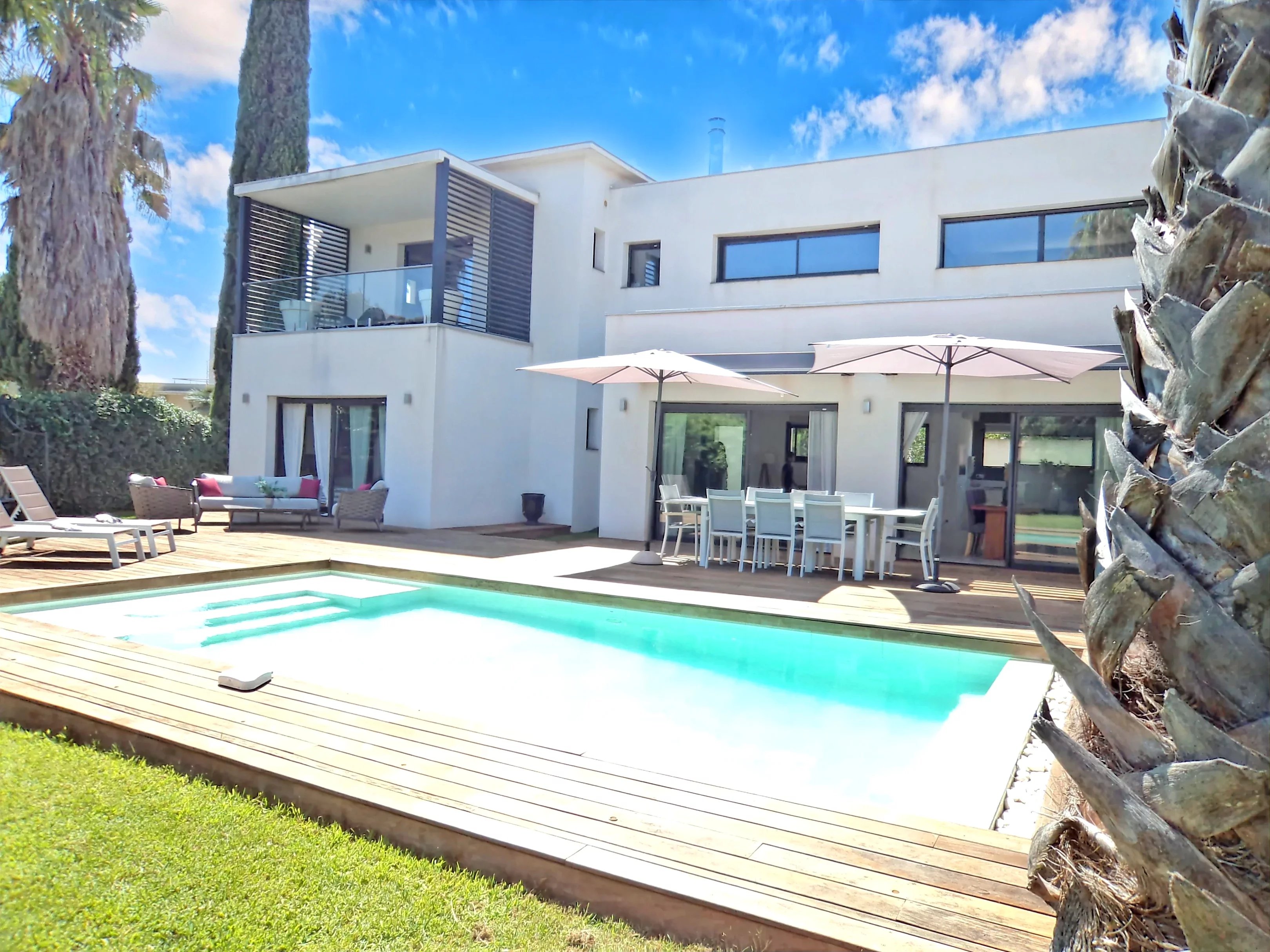 Villa contemporaine avec piscine