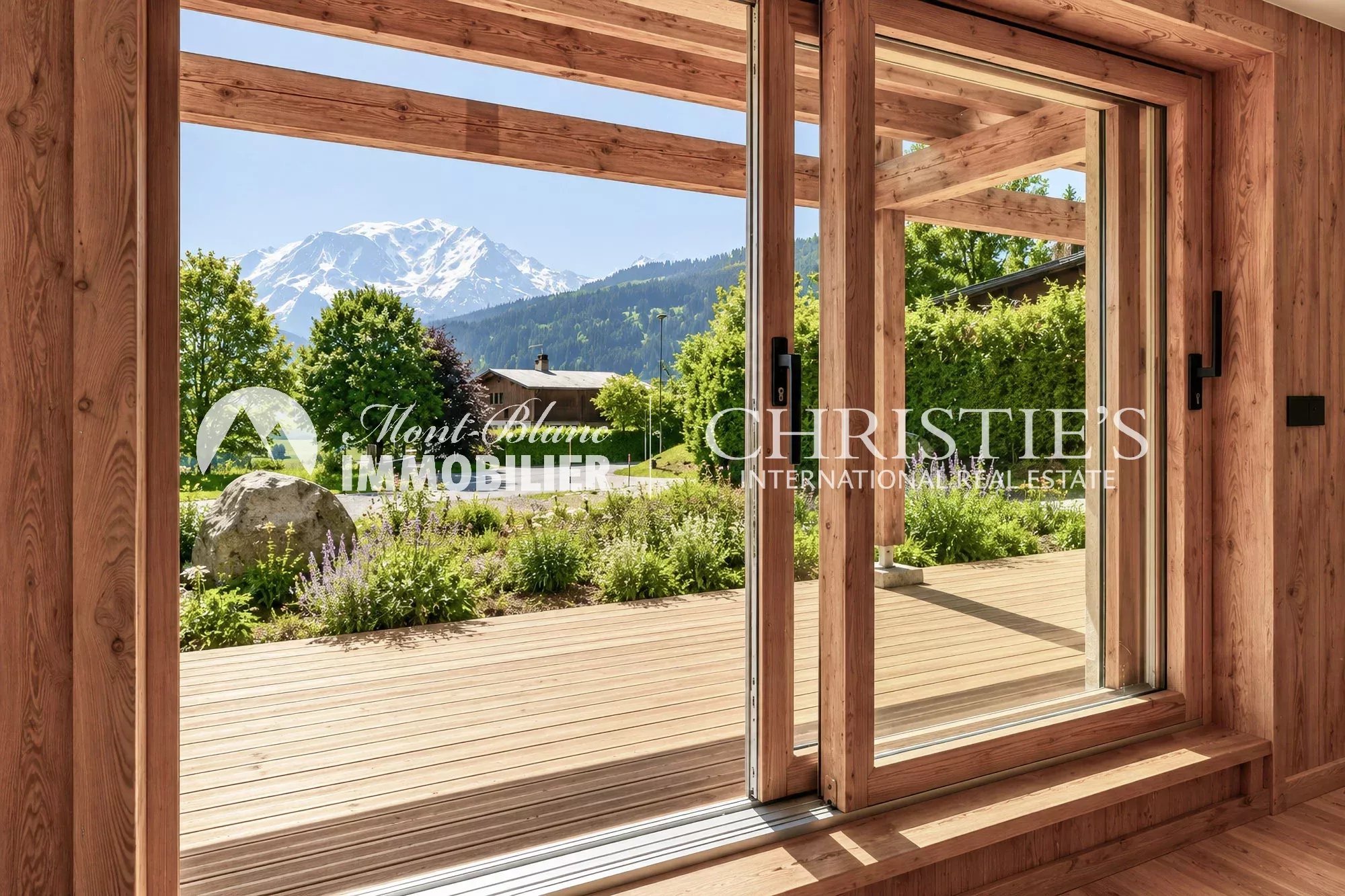 APPARTEMENT - REZ DE JARDIN DROITE