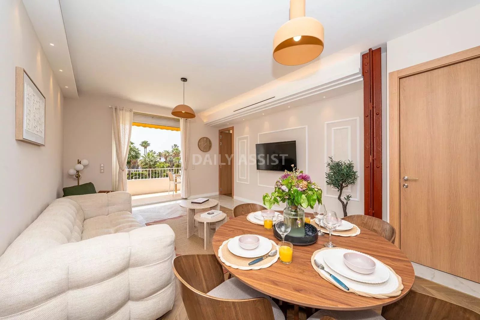 À LOUER – CANNES CROISETTE Appartement 3 pièces rénové avec vue mer – 75 m²