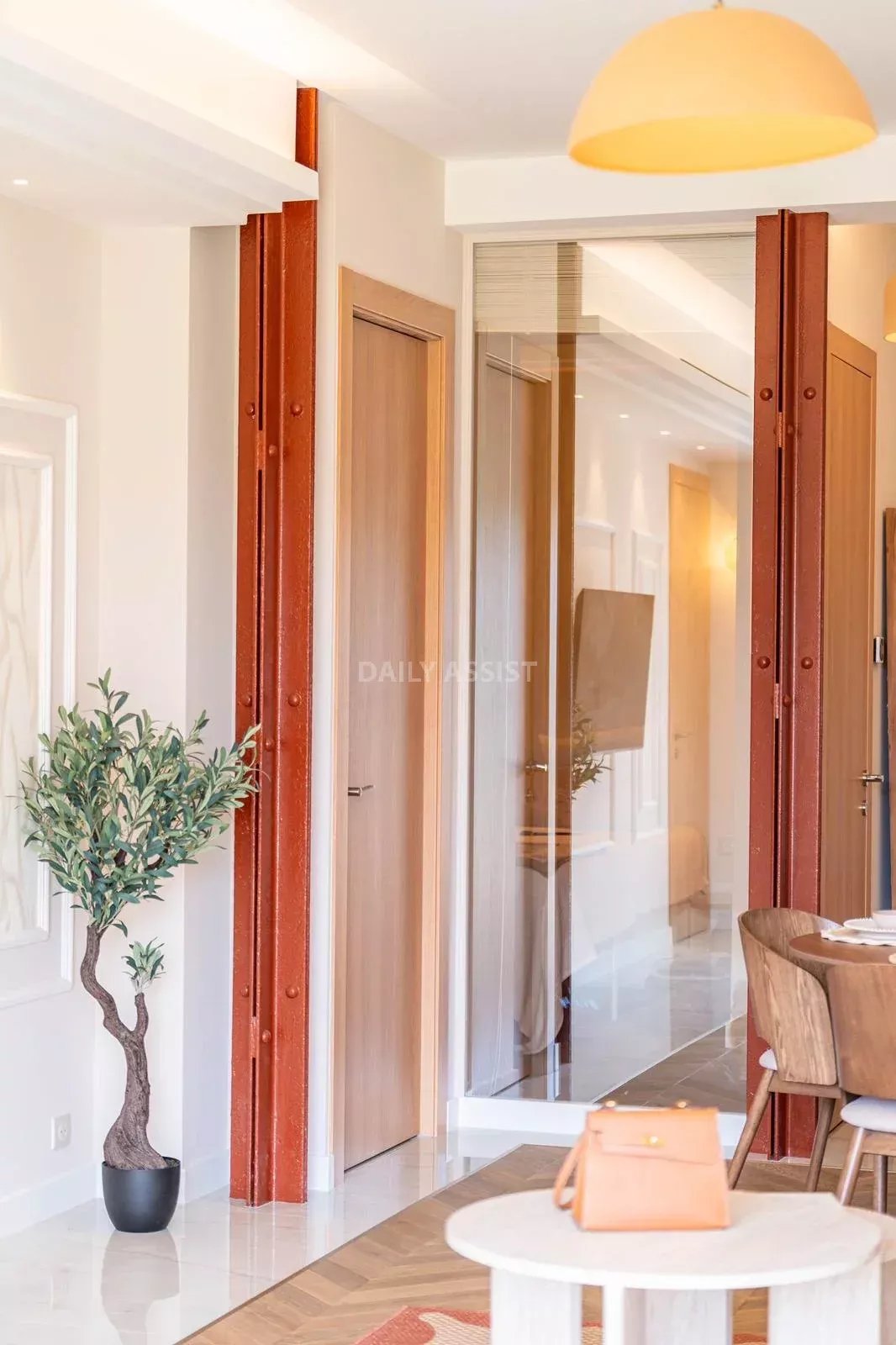 À LOUER – CANNES CROISETTE Appartement 3 pièces rénové avec vue mer – 75 m²