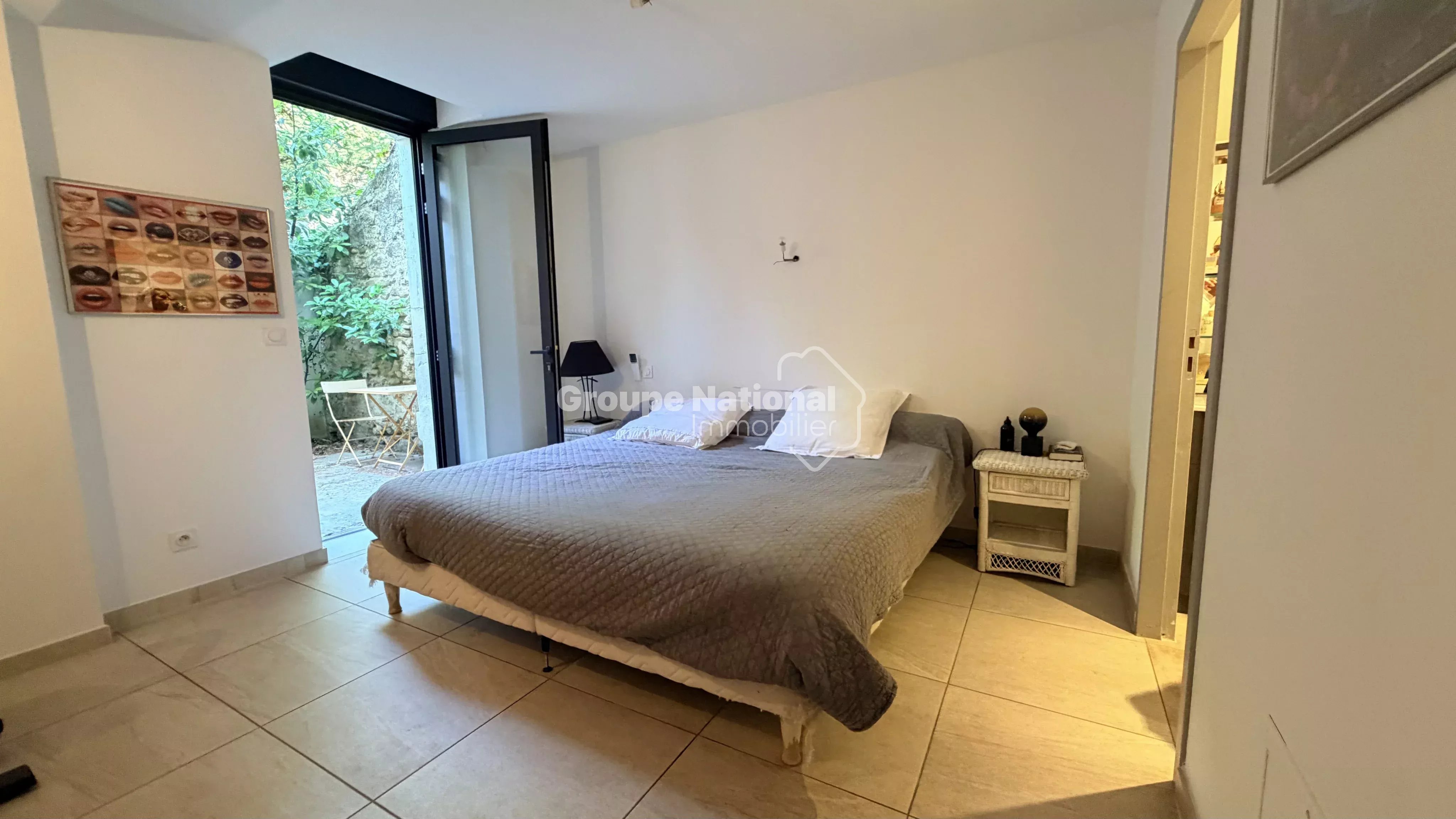BEDARRIDES - MAS RENOVE EN 2016 DANS UN MAGNIFIQUE PARC ARBORE DE 5 810 M² AVEC PISCINE, 4 GARAGES
