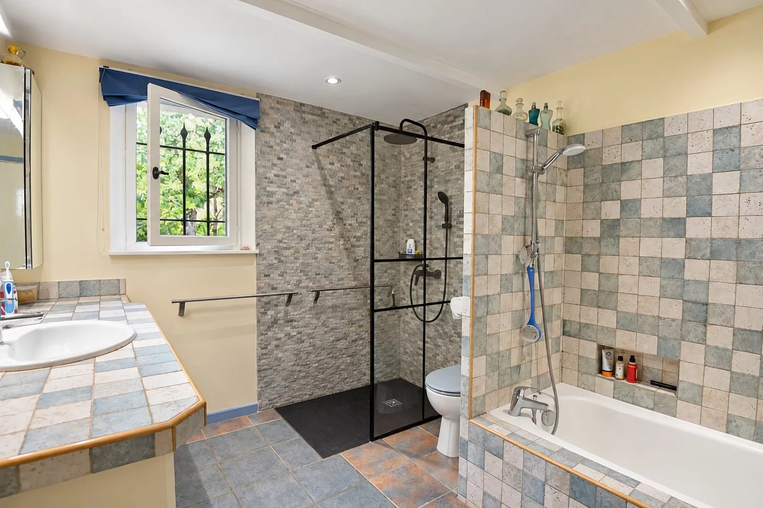 Tourrettes – Villa 220 m² avec piscine, studio indépendant et terrain de 5 840 m²