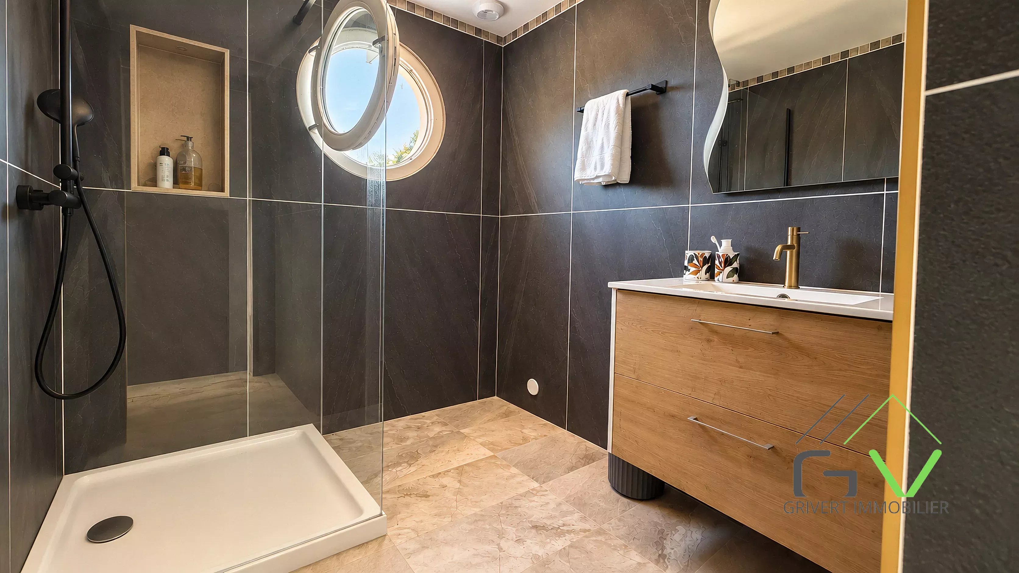 Superbe maison de 173 m² avec piscine chauffée à Mauressargues