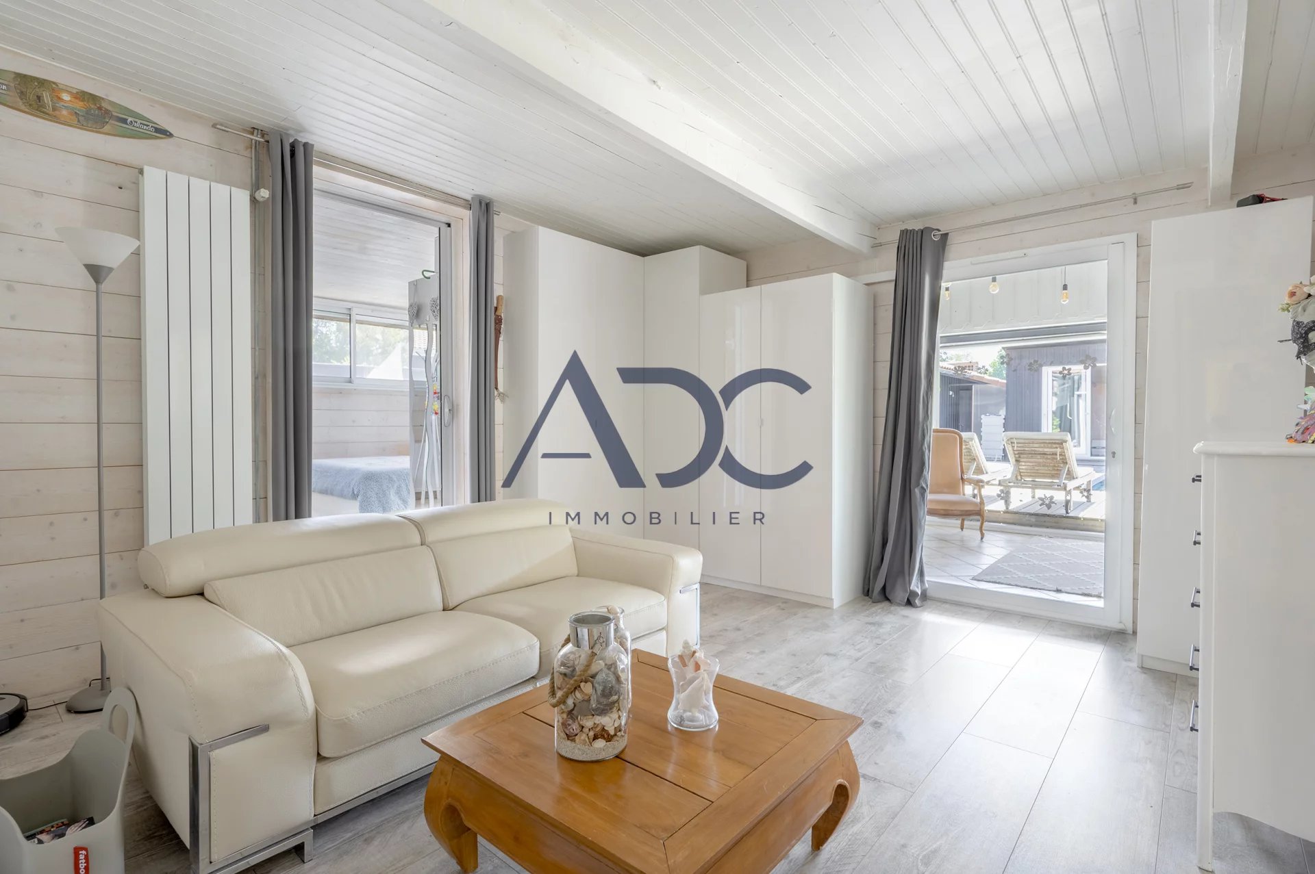 MARTIGNAS SUR JALLE - PROPRIETE D’EXCEPTION 210 m2 - PISCINE JARDIN EXOTIQUE GARAGE - ELEGANCE & ART DE VIVRE AUX PORTES DE BORDEAUX