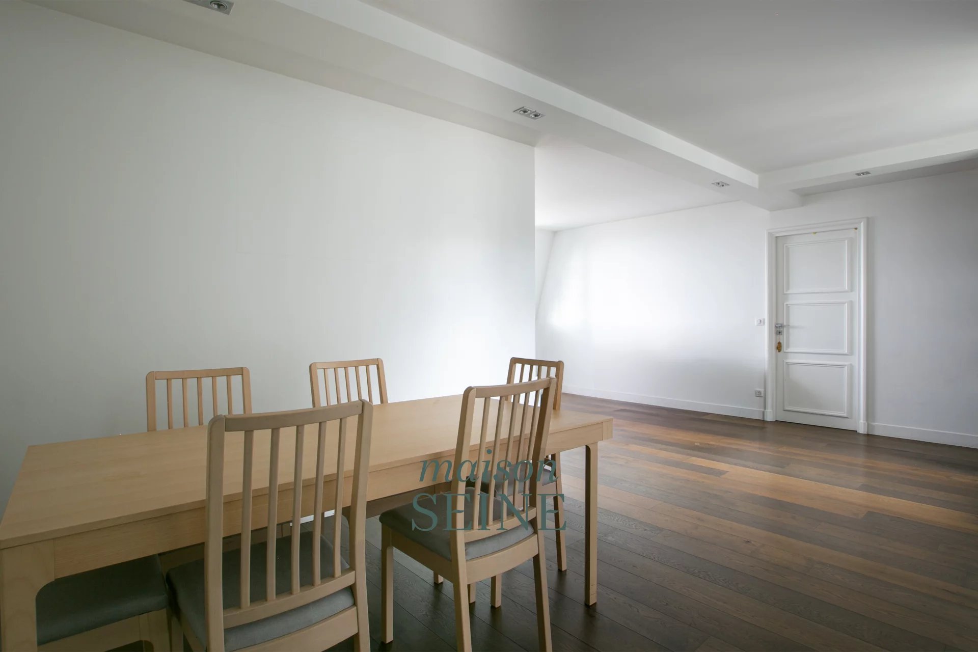 Exclusivité - Neuilly Full Pasteur - Ecole Bleue - Appartement étage élevé dans immeuble de grand standing - 2 chambres