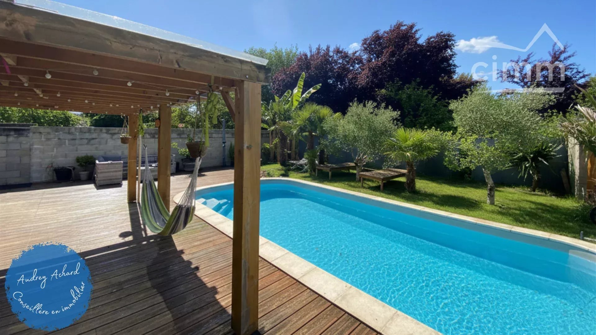 Maison familiale avec piscine chauffée et beaux volumes