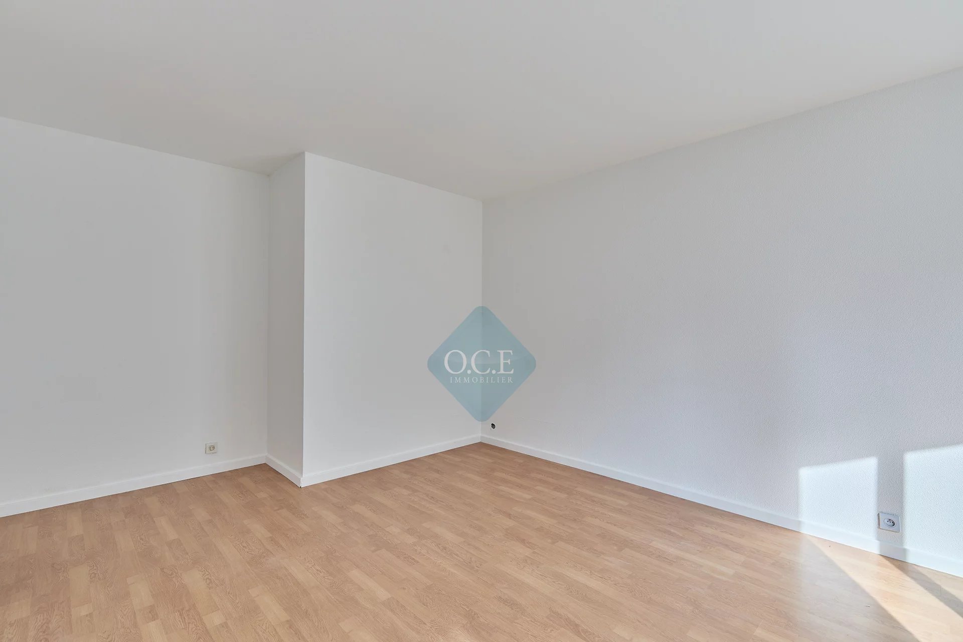 2-room apartment very bright, with parking